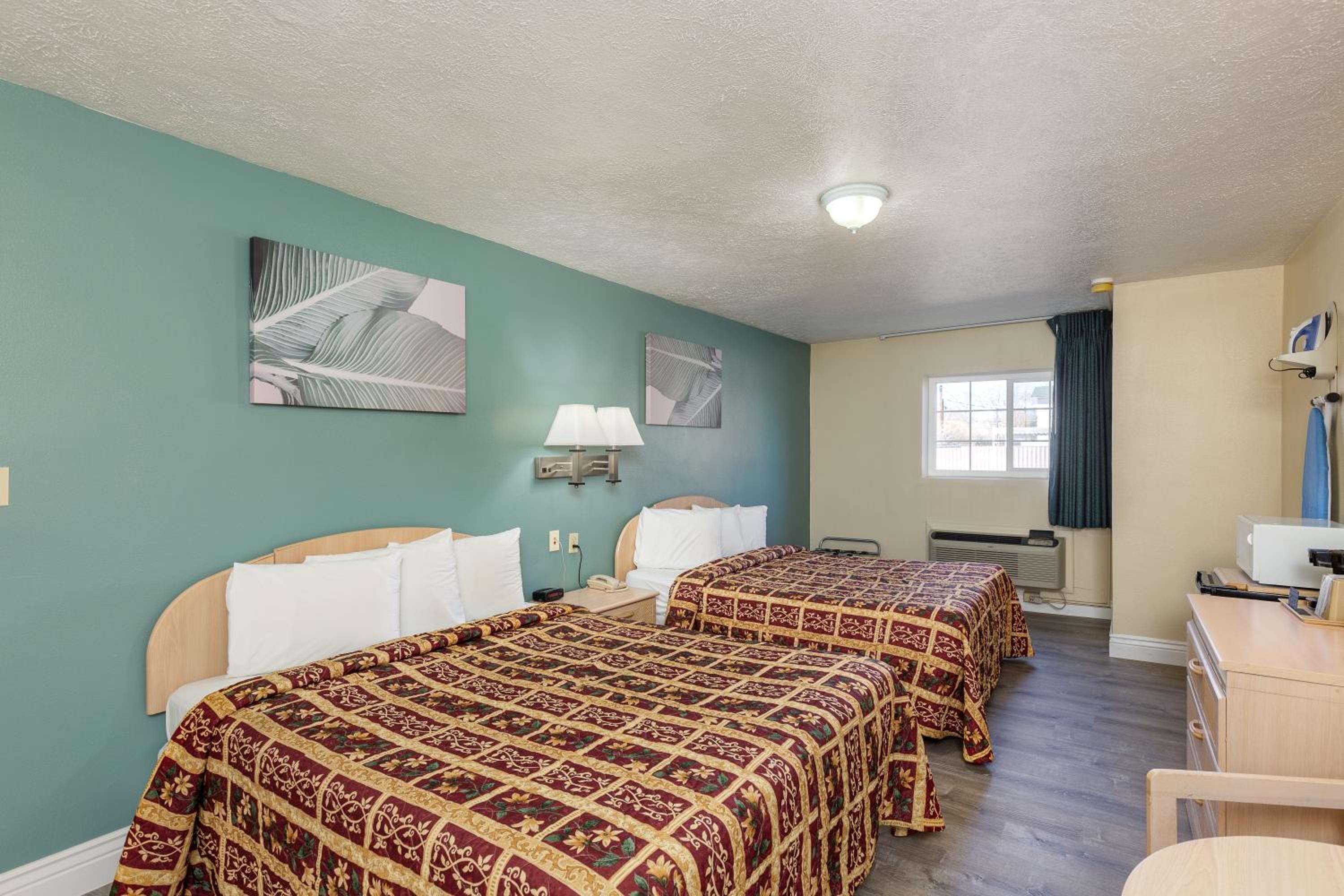 Queen Room with Two Queen Beds - Non-Smoking photo 1