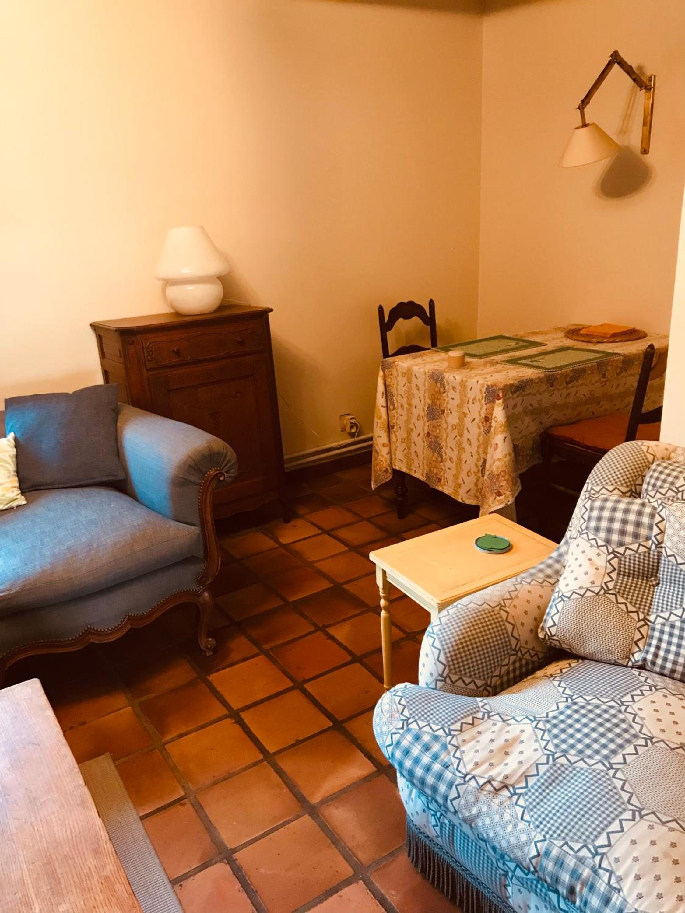 One-Bedroom House photo 1