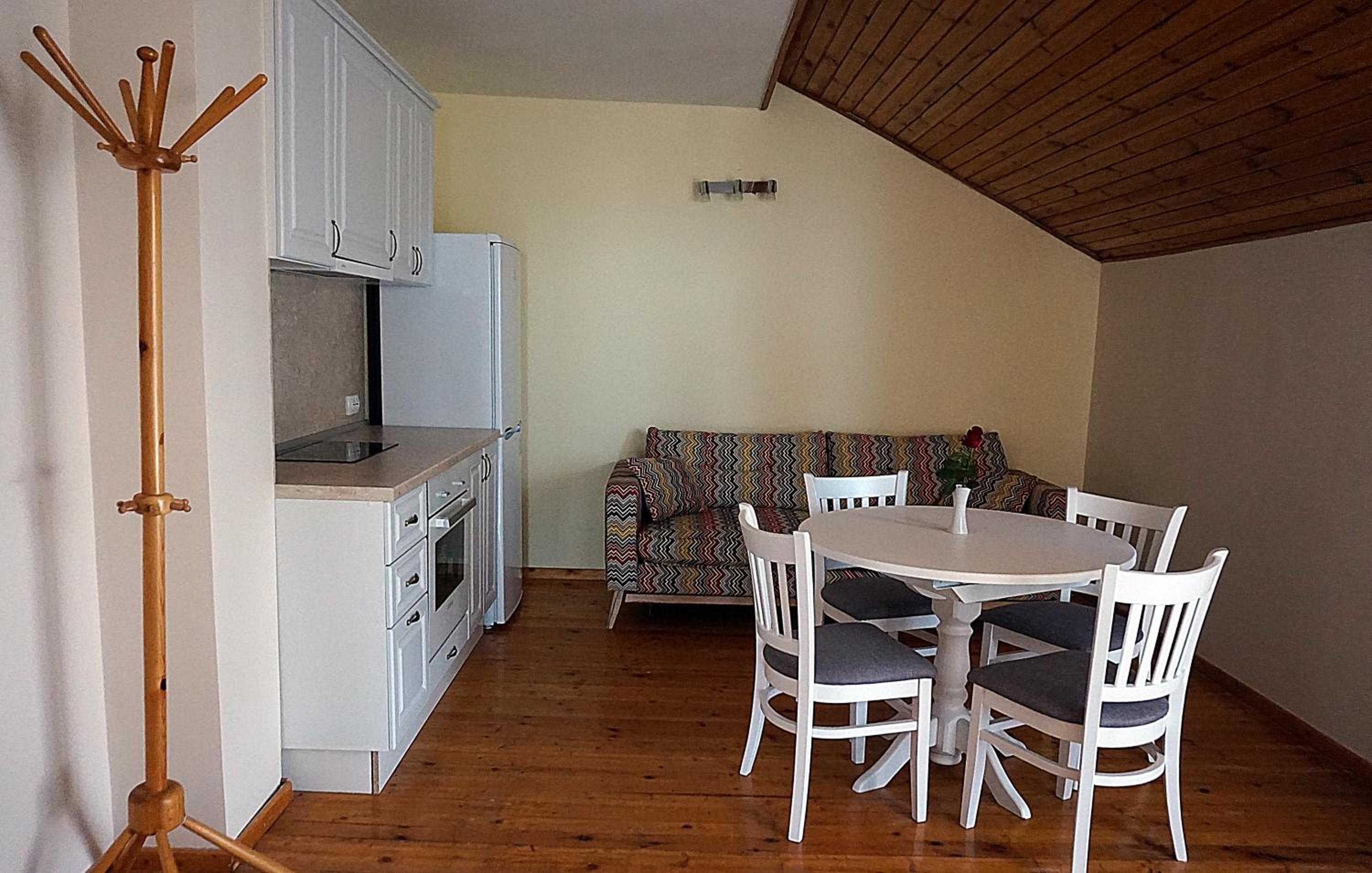 One-Bedroom Apartment - Photo 7