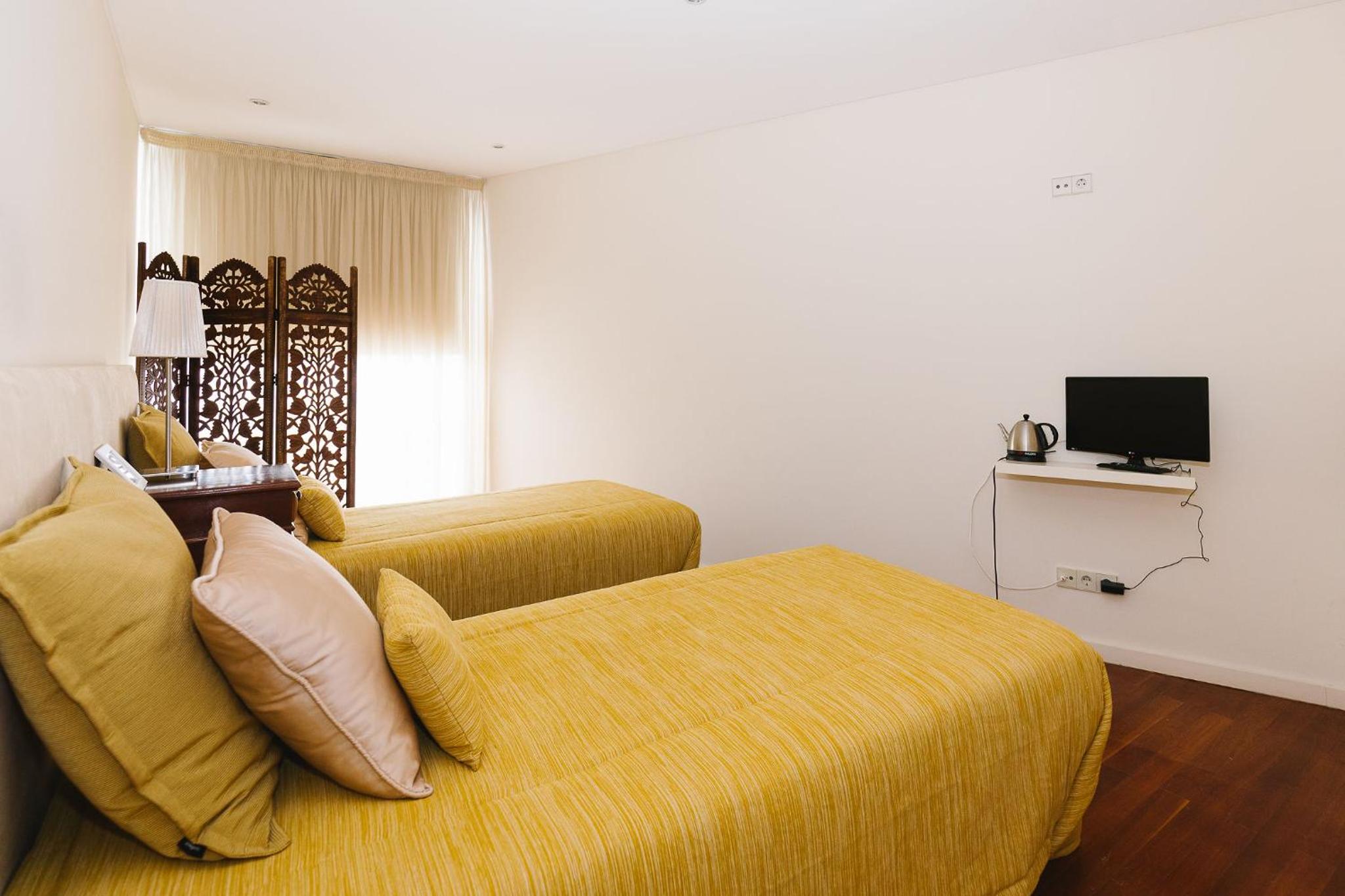 Twin Room with Private Bathroom photo 3