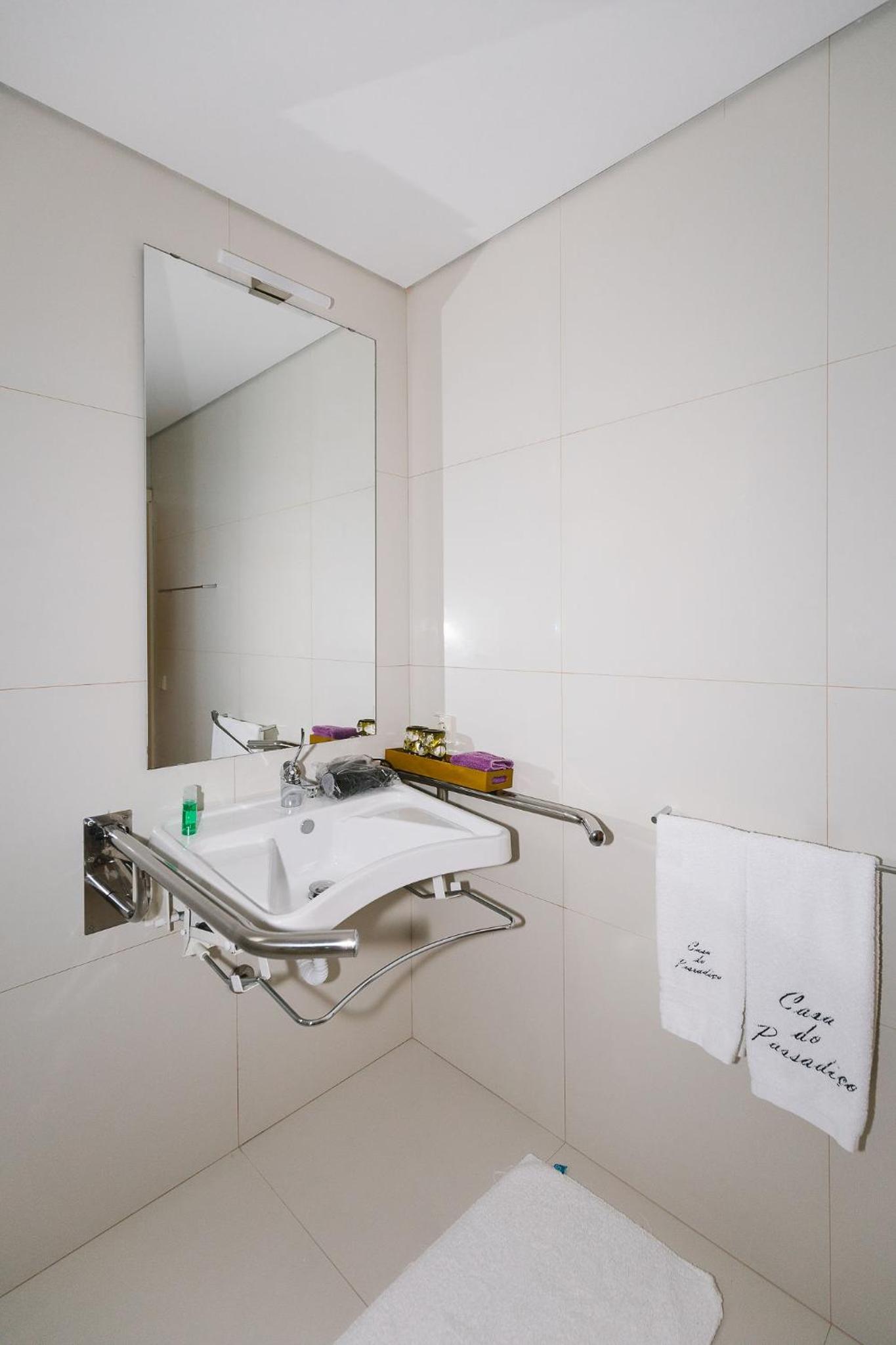 Double or Twin Room - Disability Access photo 2