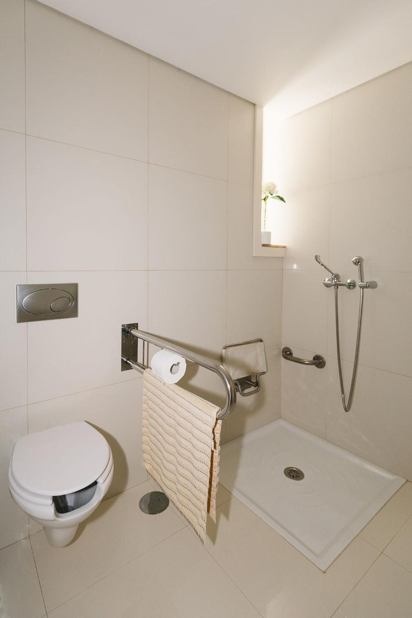 Double or Twin Room - Disability Access photo 3