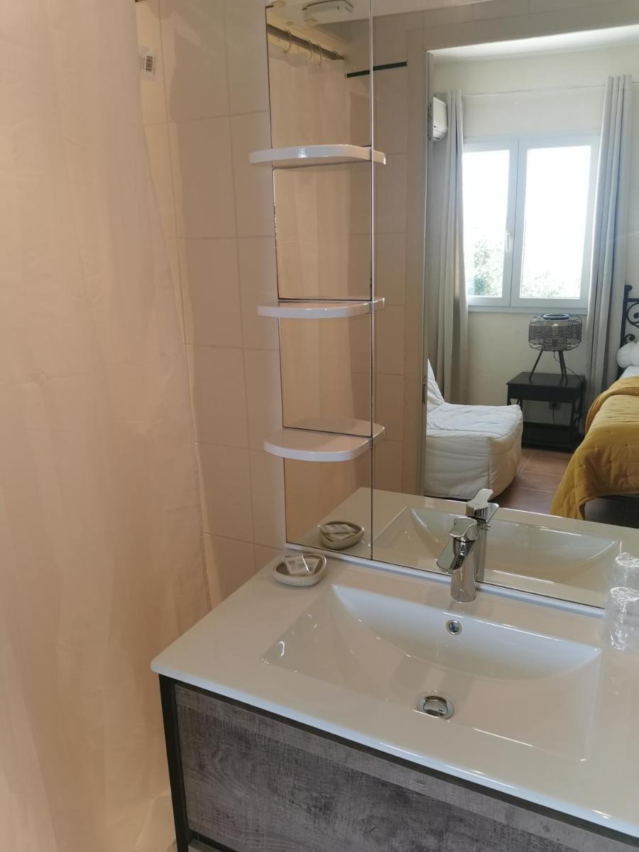 Double Room with Balcony and Sea View photo 2