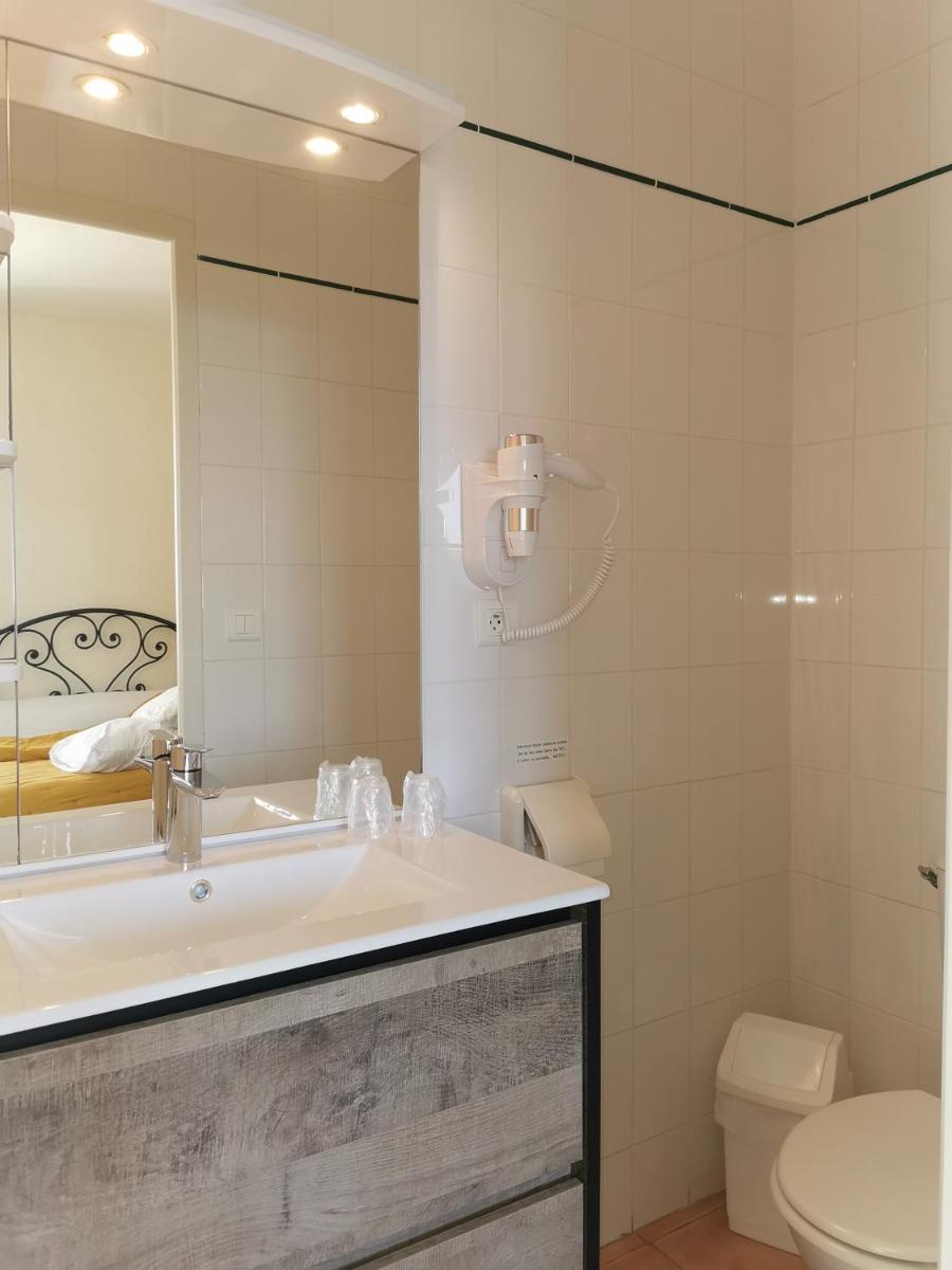 Double Room with Balcony and Sea View photo 3