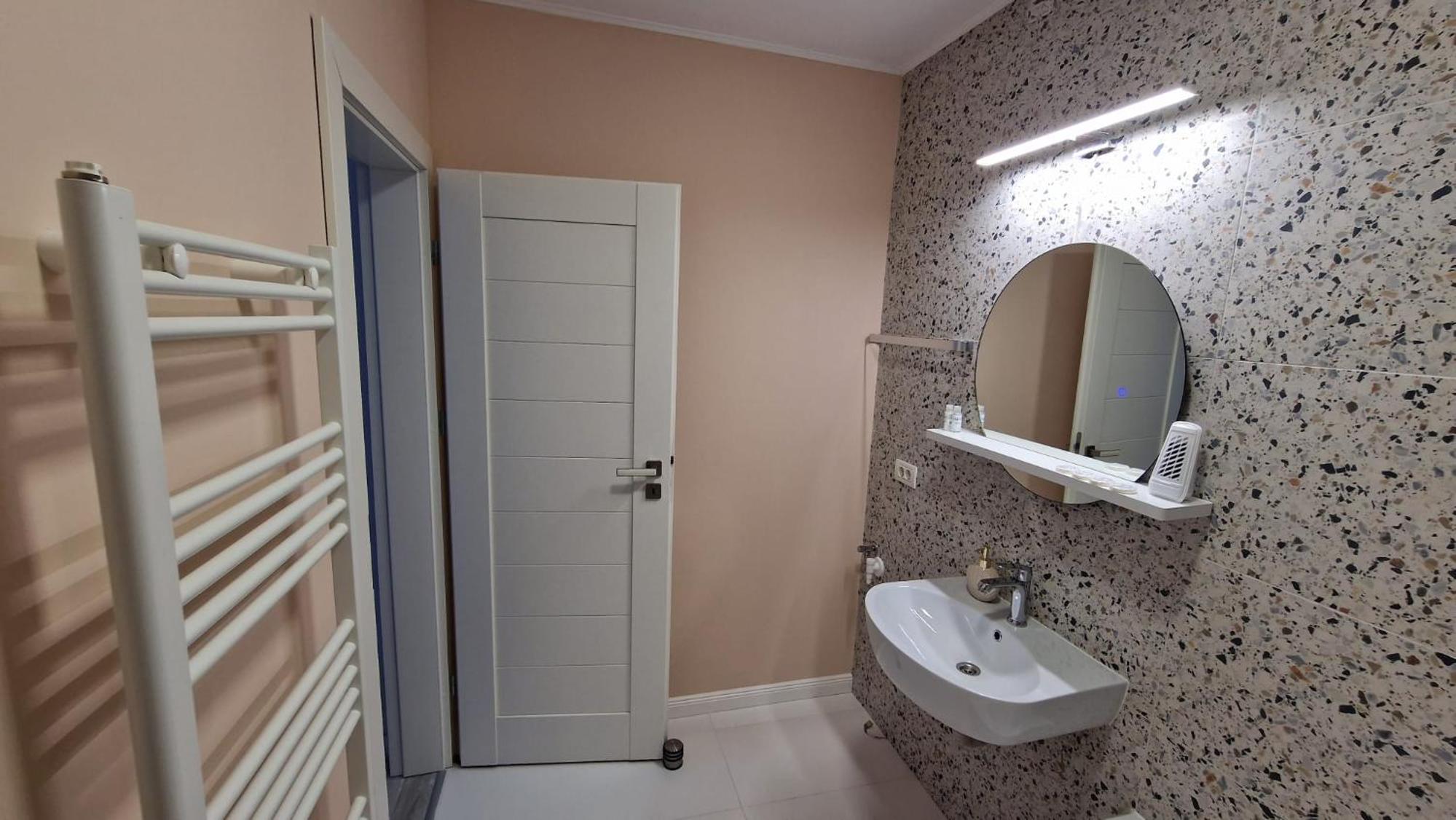 One-Bedroom Apartment - Photo 10