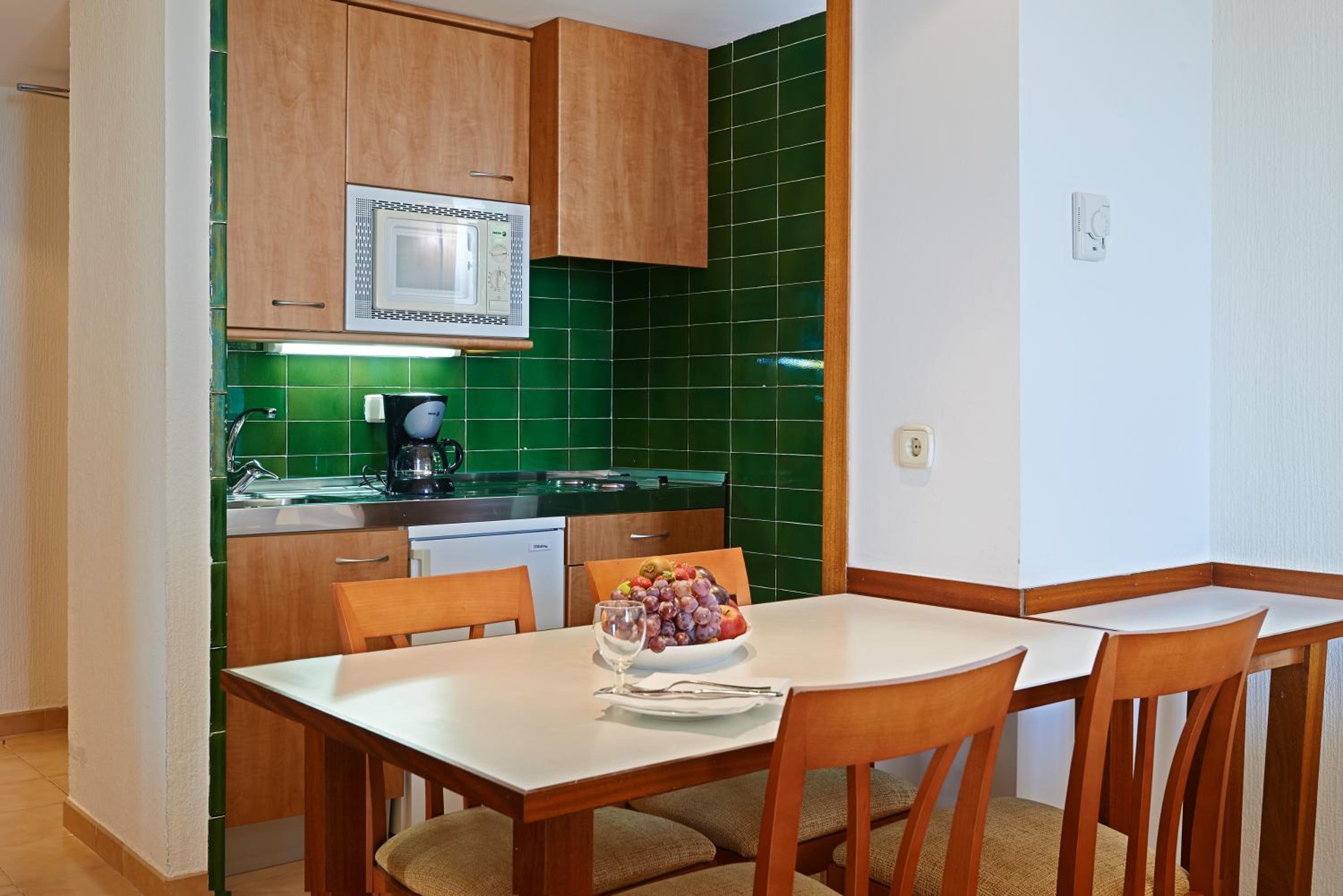 One-Bedroom Apartment - Photo 5