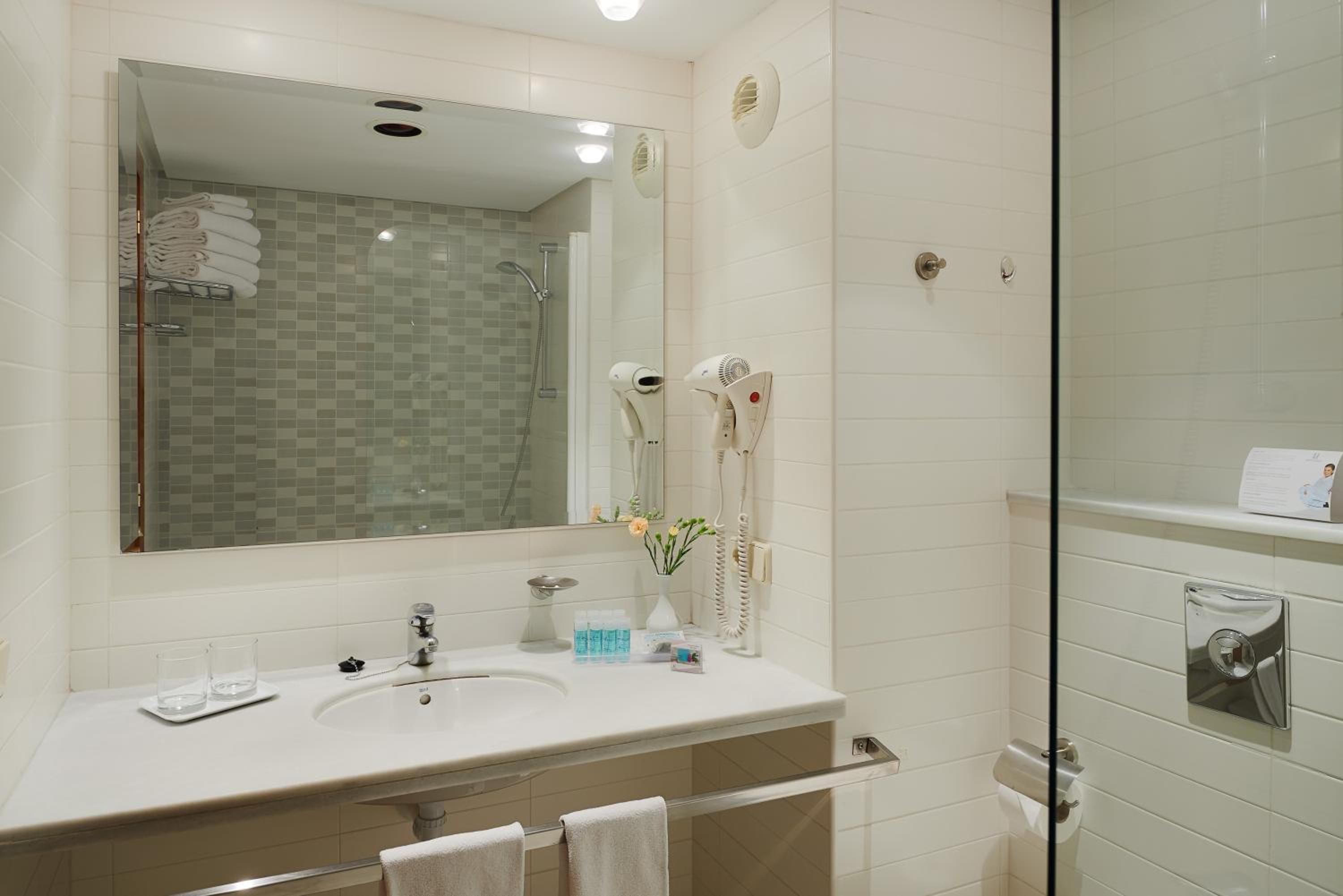 One-Bedroom Apartment - Photo 7