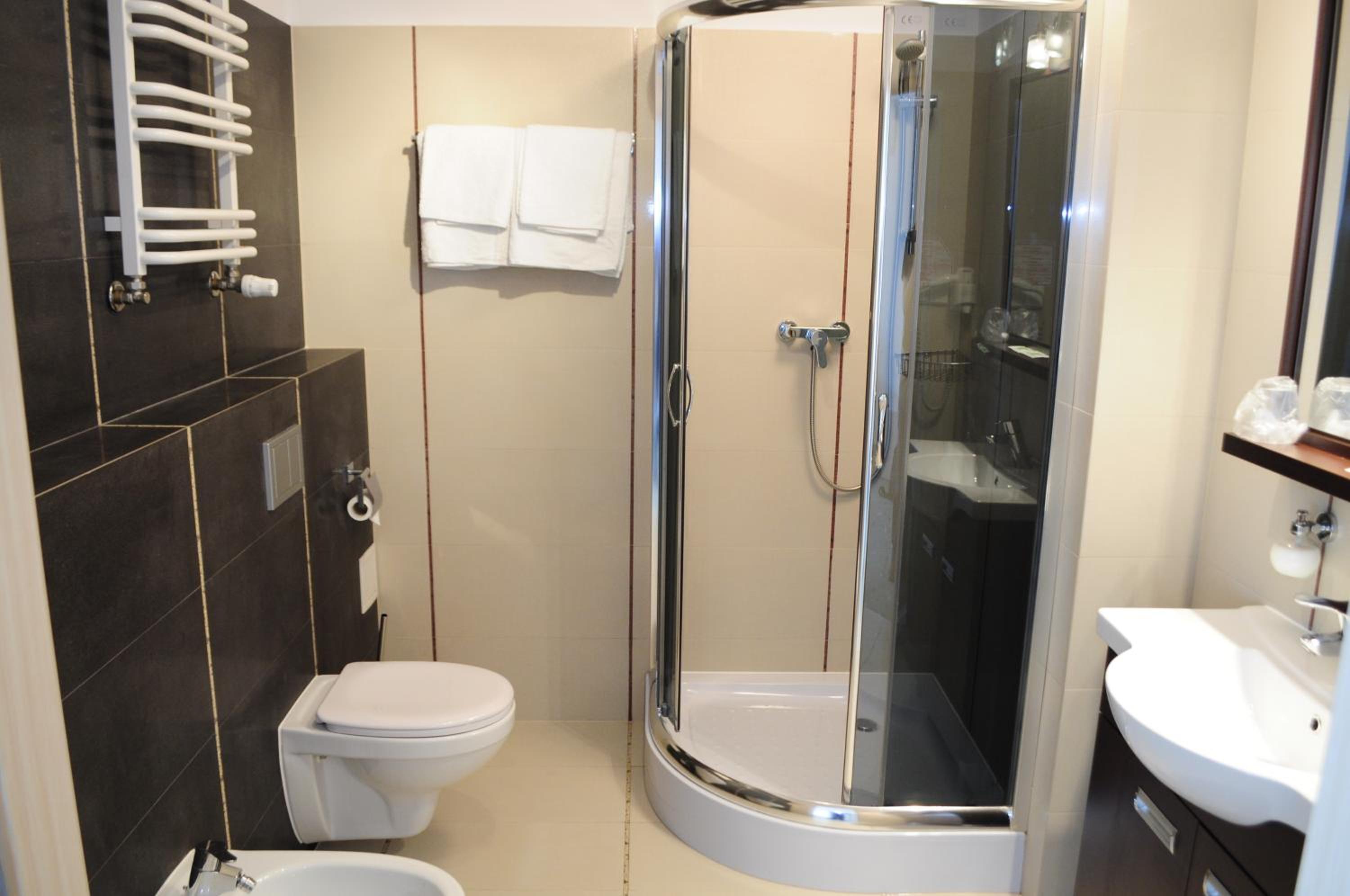Double or Twin Room - Photo 5