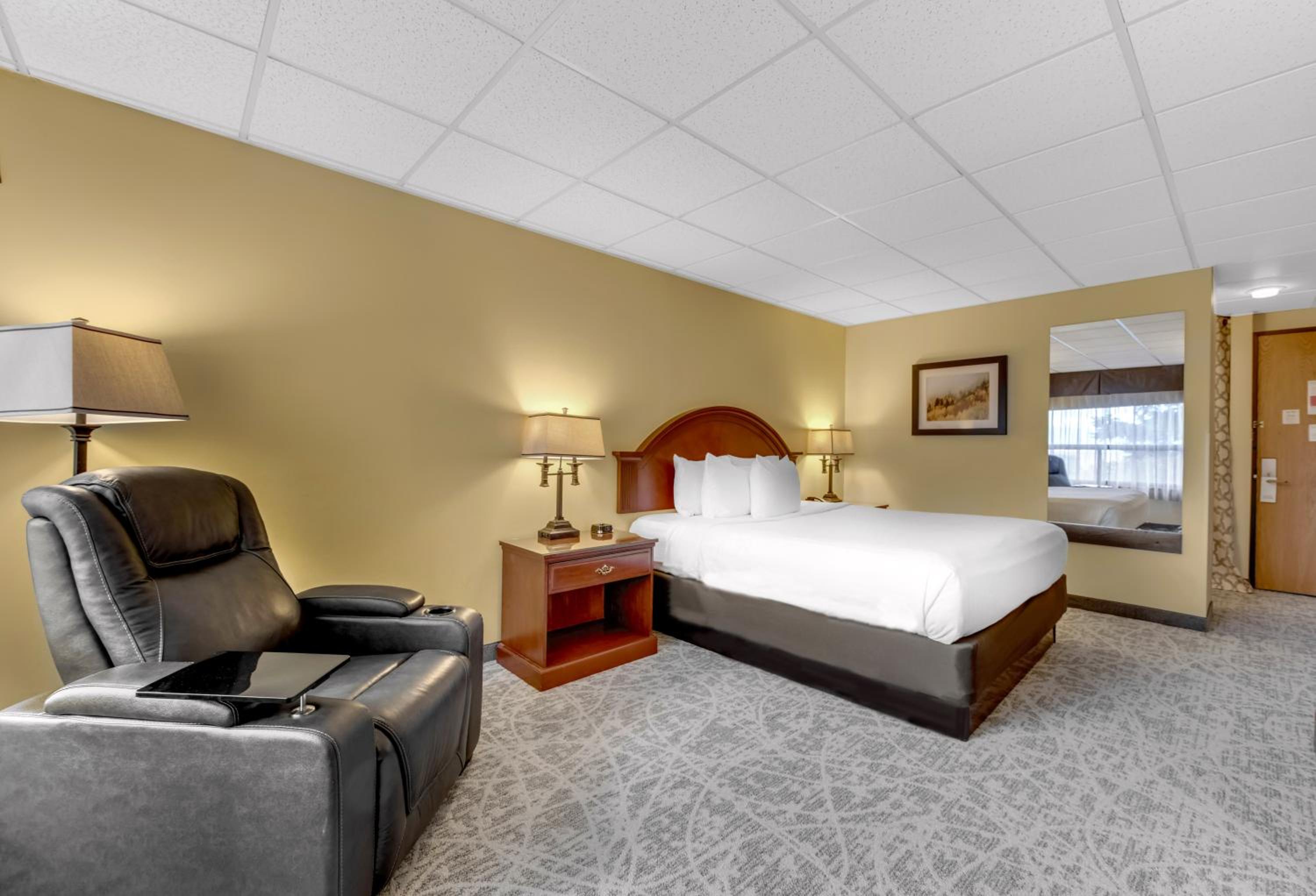 King Room - No Pets - Photo 1