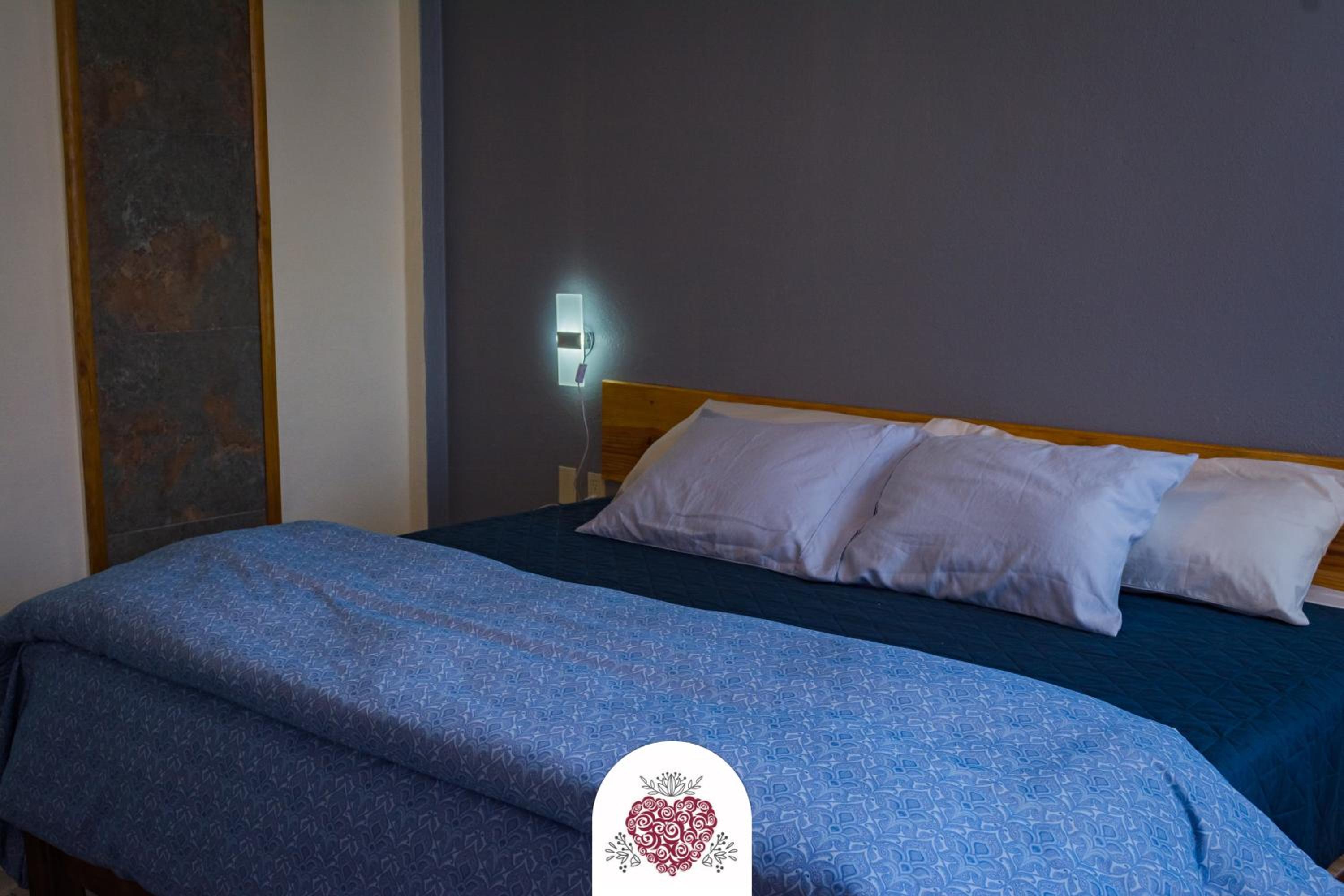 Large Double Room - Photo 2