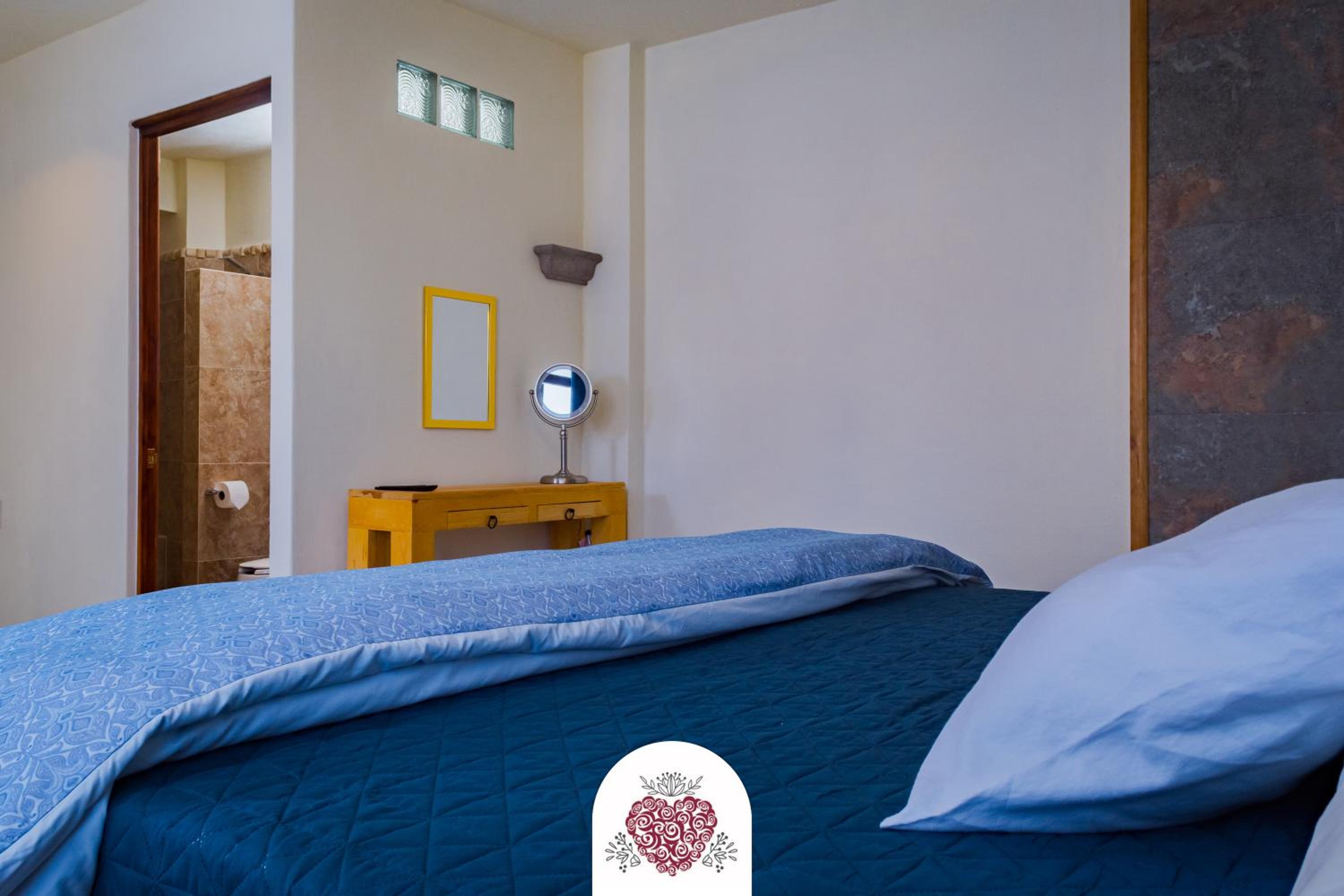 Large Double Room - Photo 4