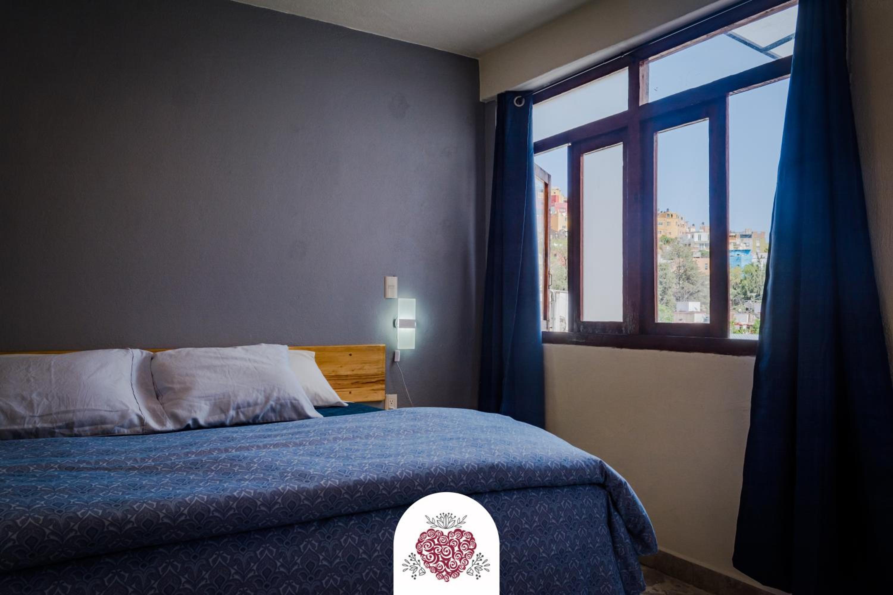 Large Double Room - Photo 1