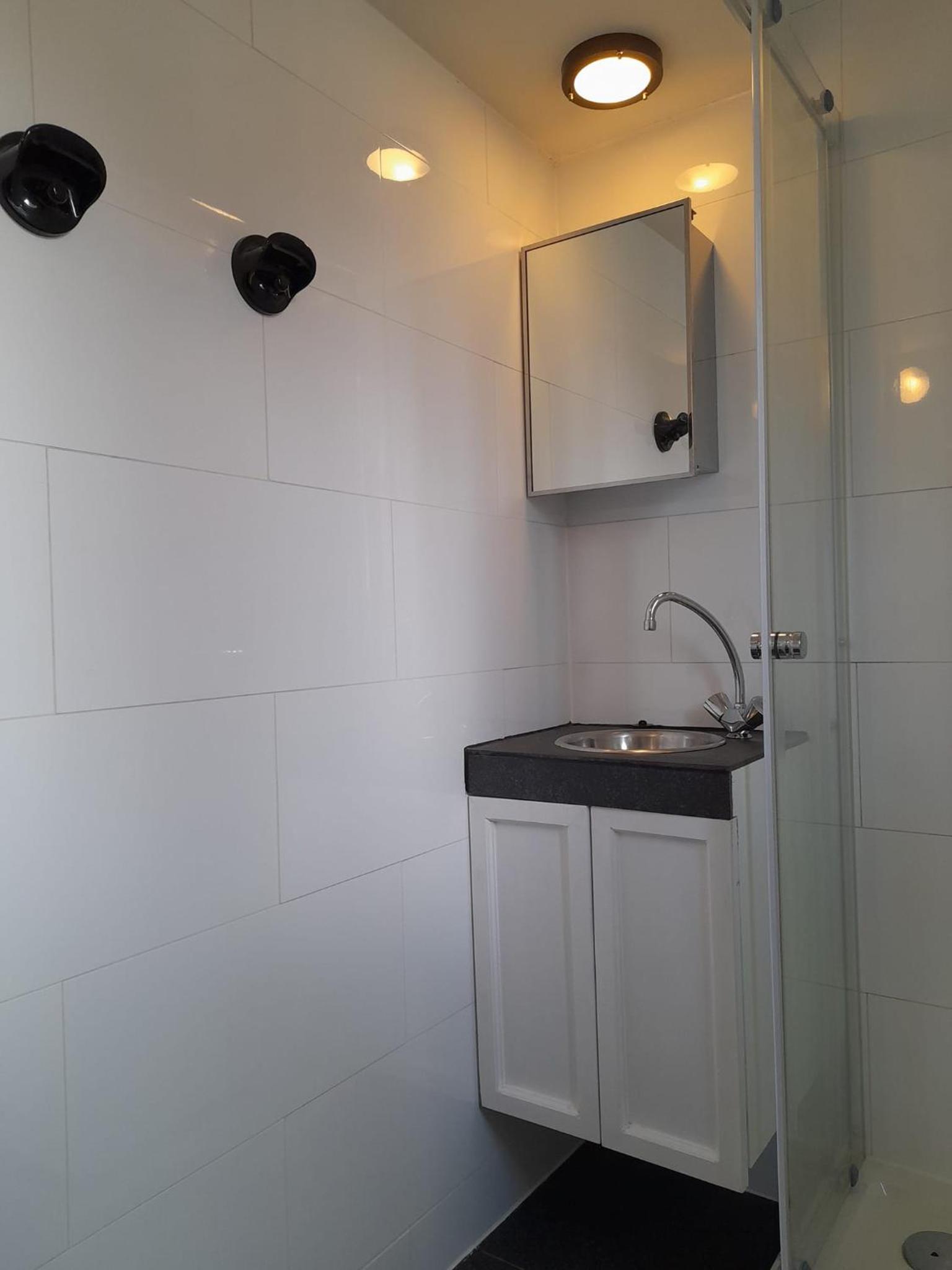 Double or Twin Room with Private Bathroom - Photo 6