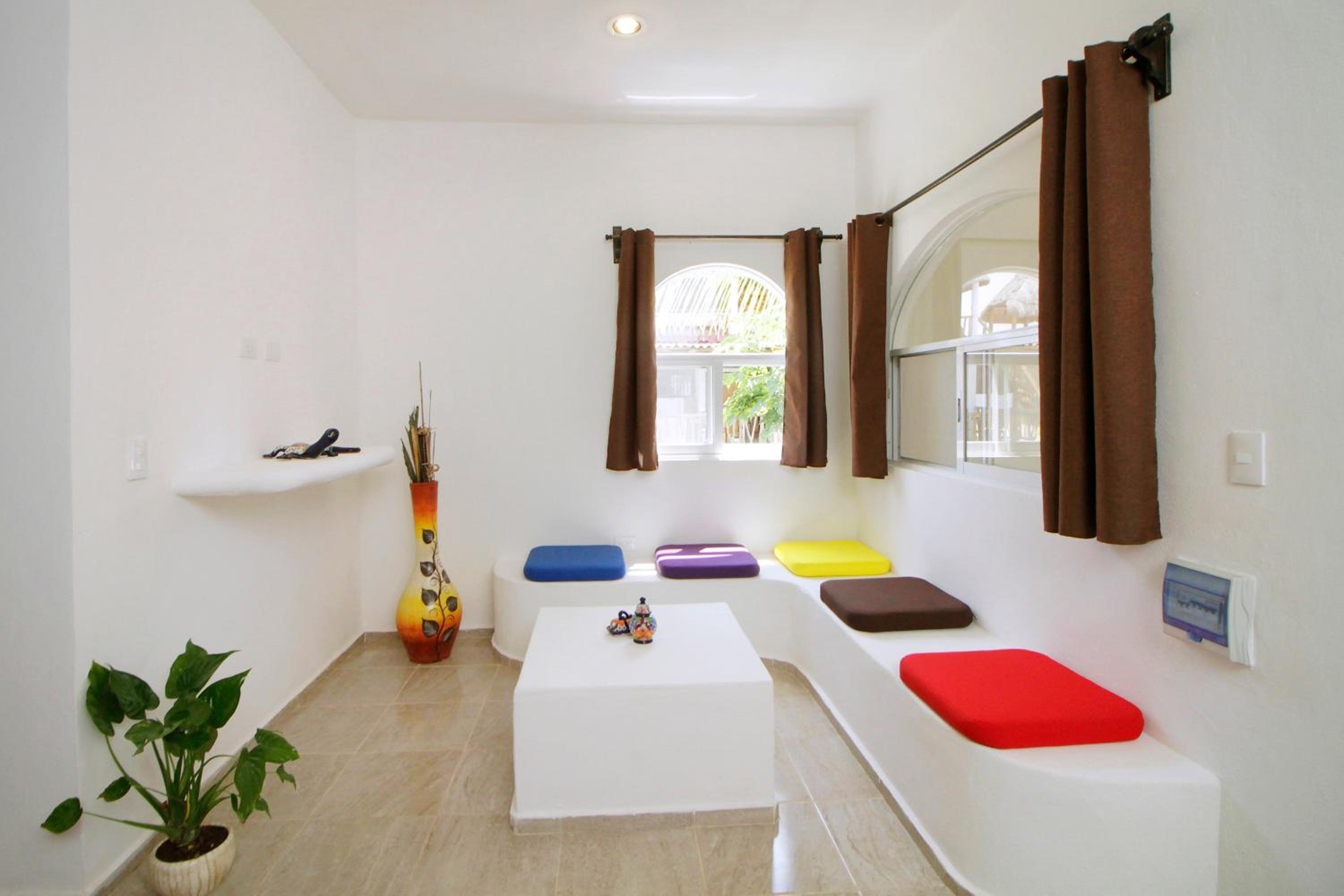 One-Bedroom Apartment - Photo 2