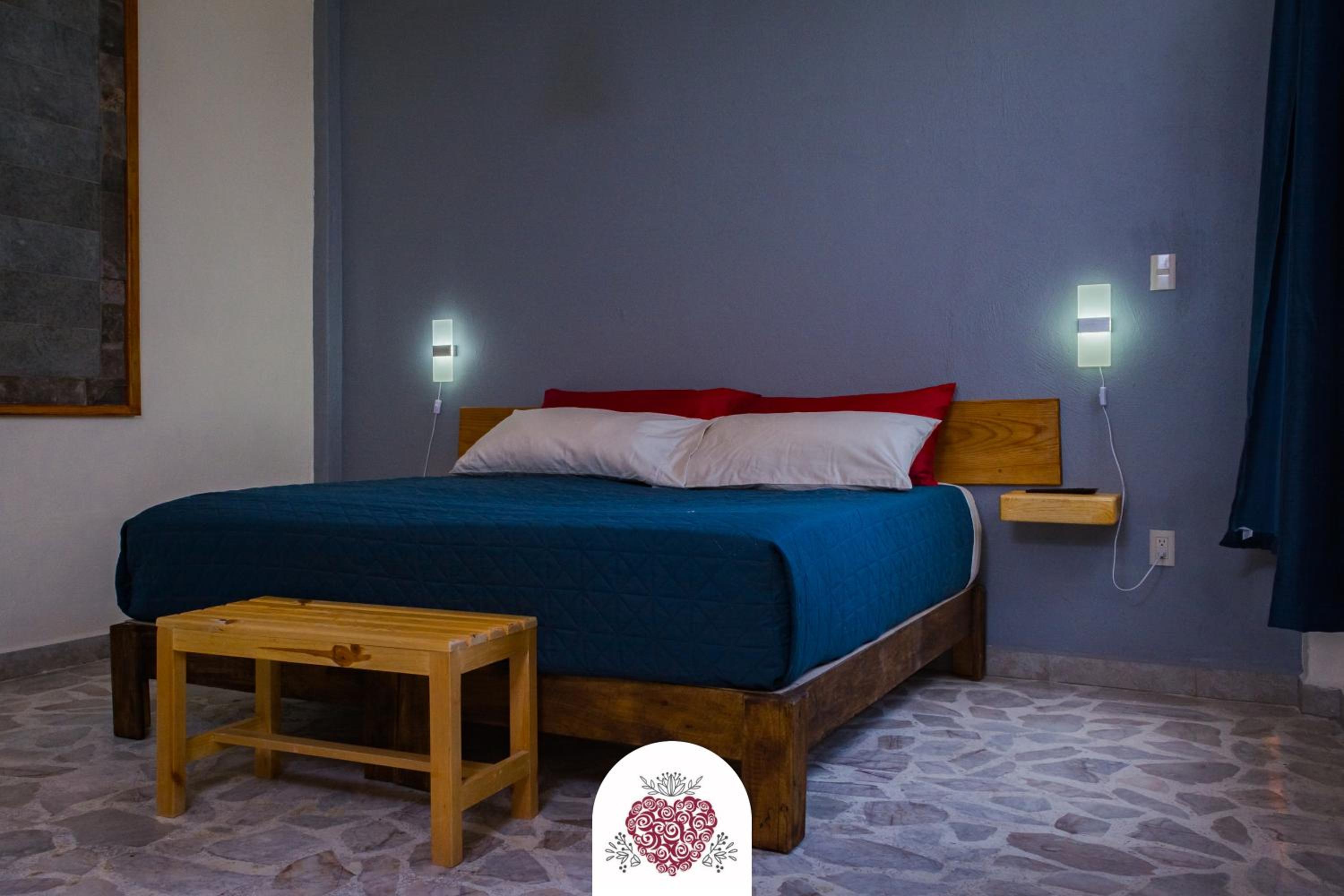 Double Room with Private Bathroom - Photo 2