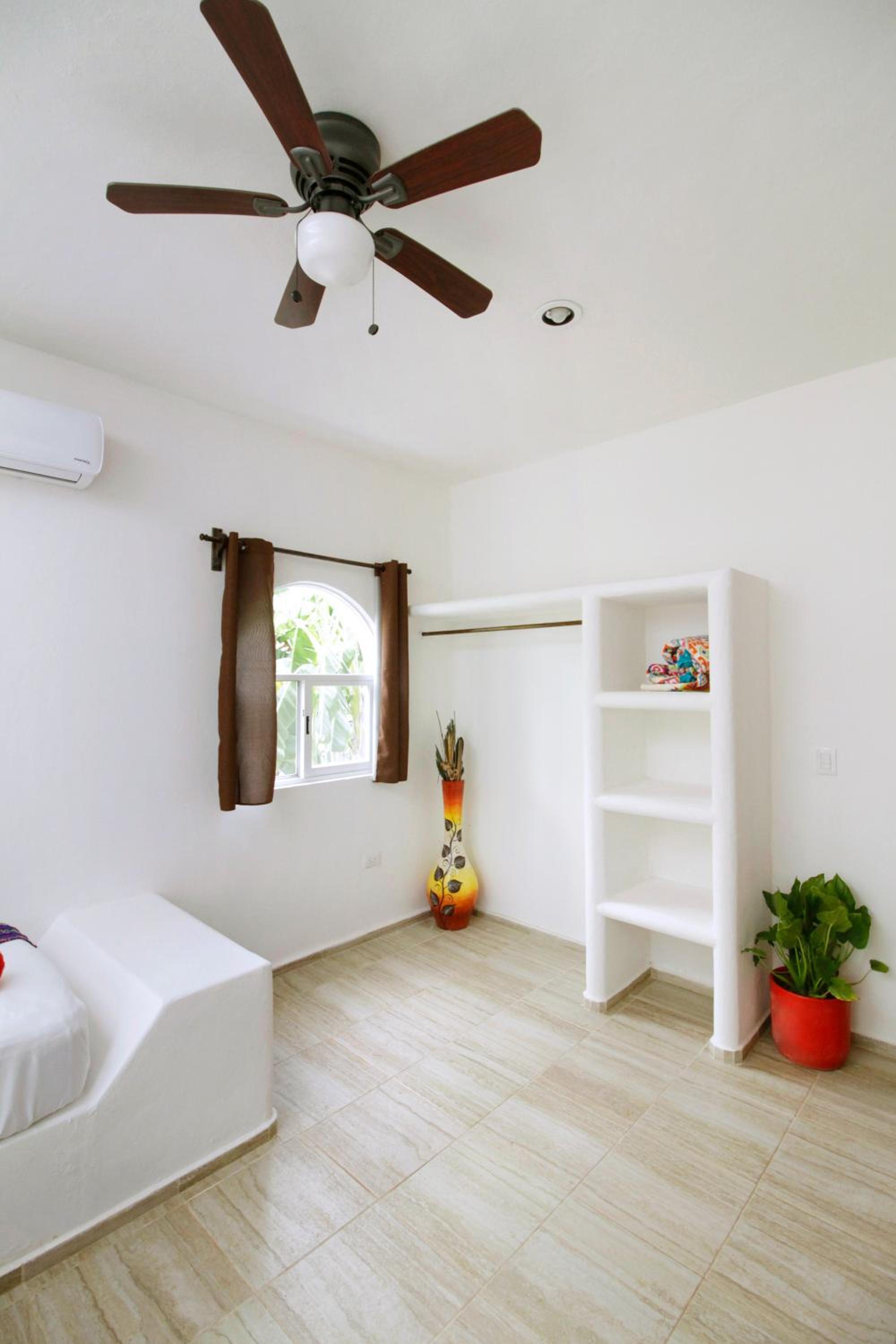 Three-Bedroom Villa - Photo 4