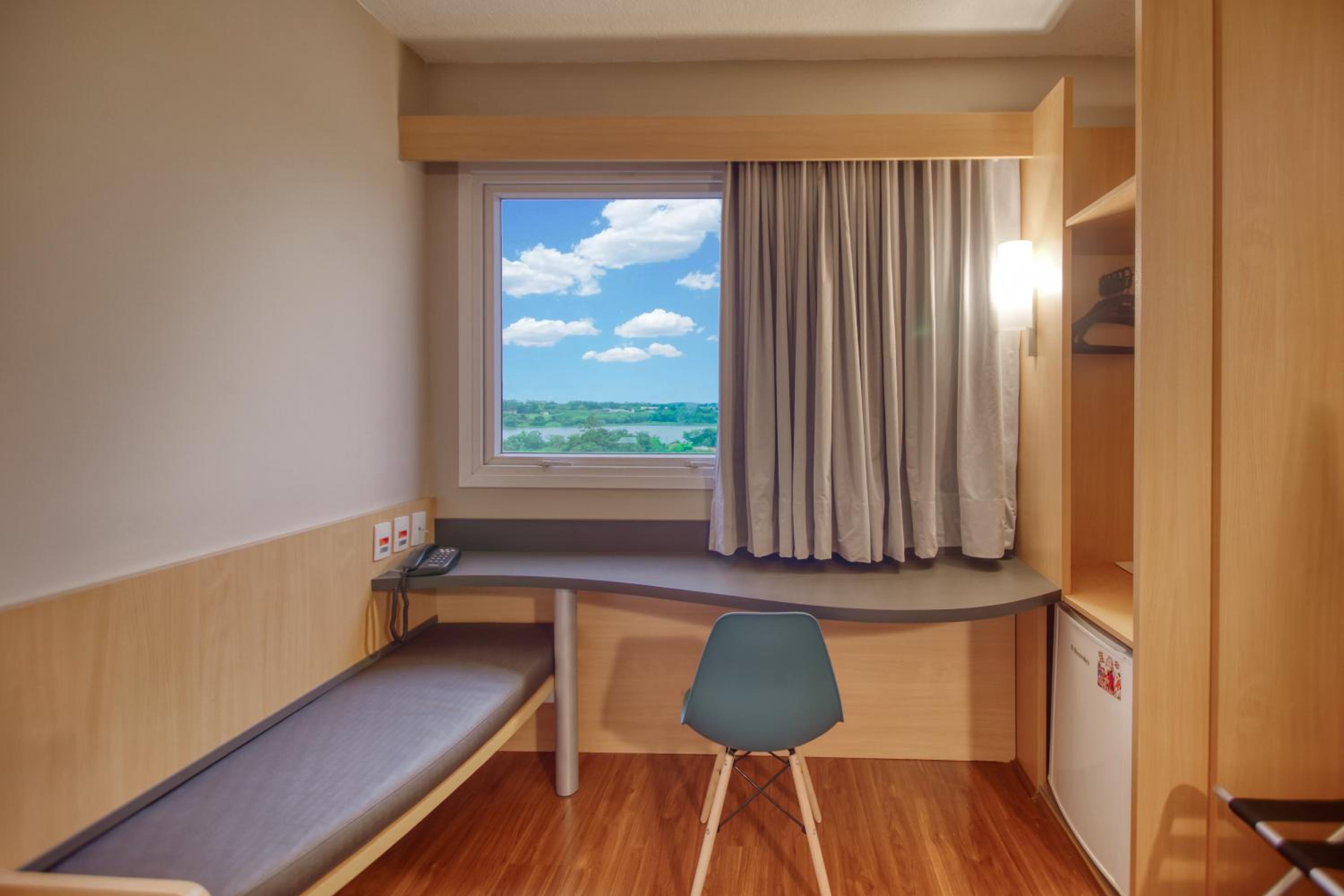 Standard Double Room - Photo 9