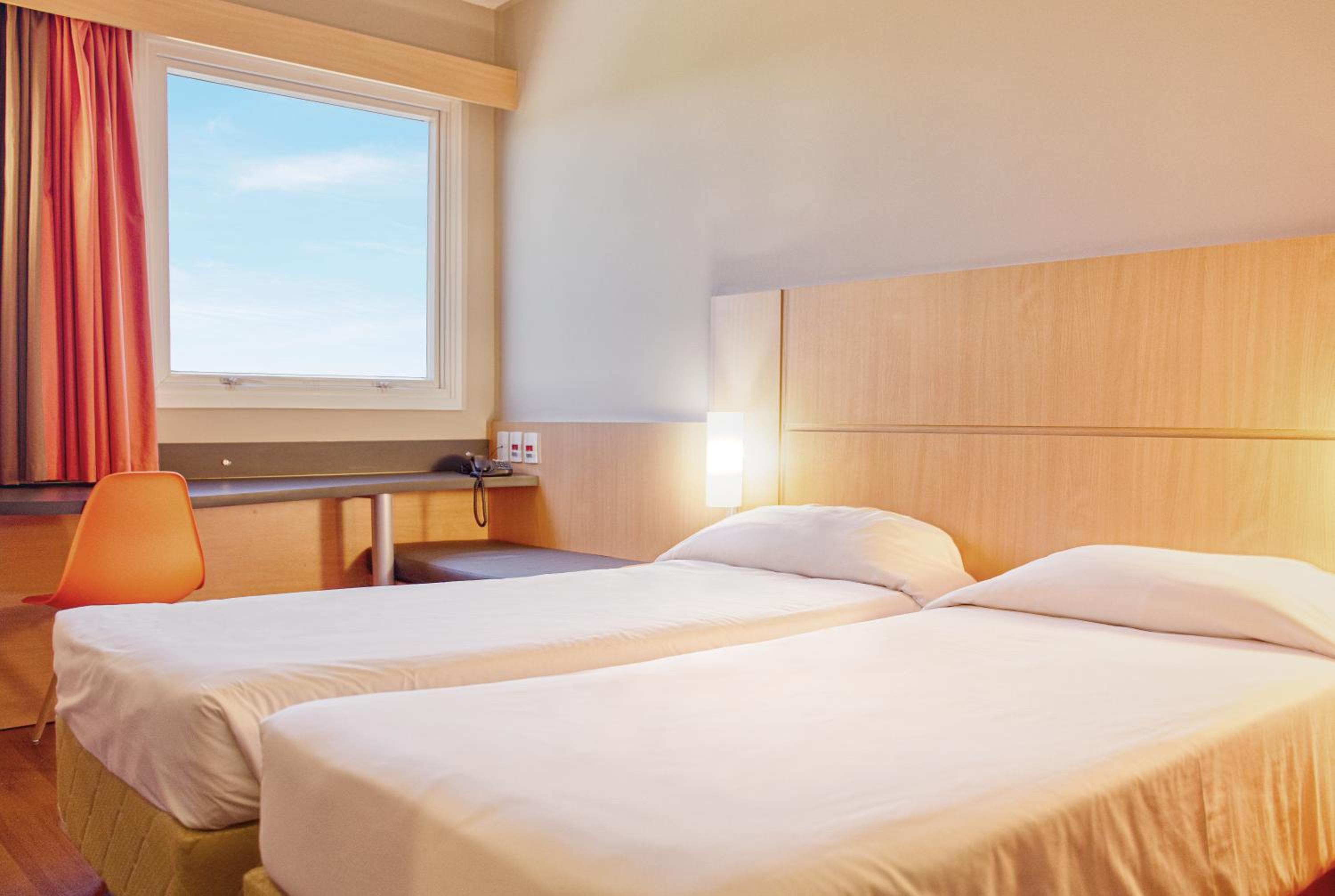 Standard Twin Room - Photo 3