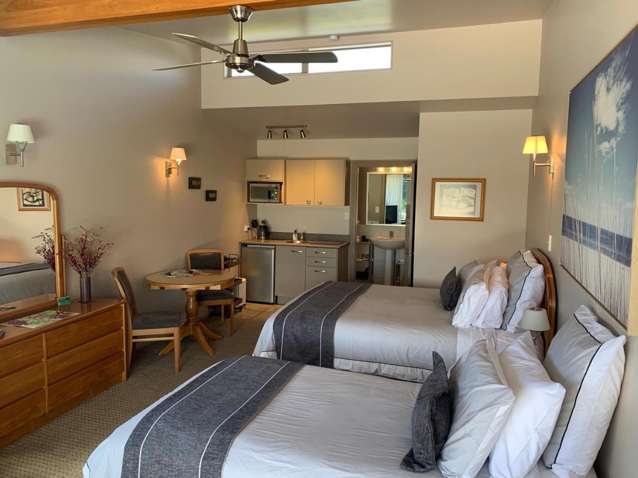 Studio Apartment with Sea View photo 1