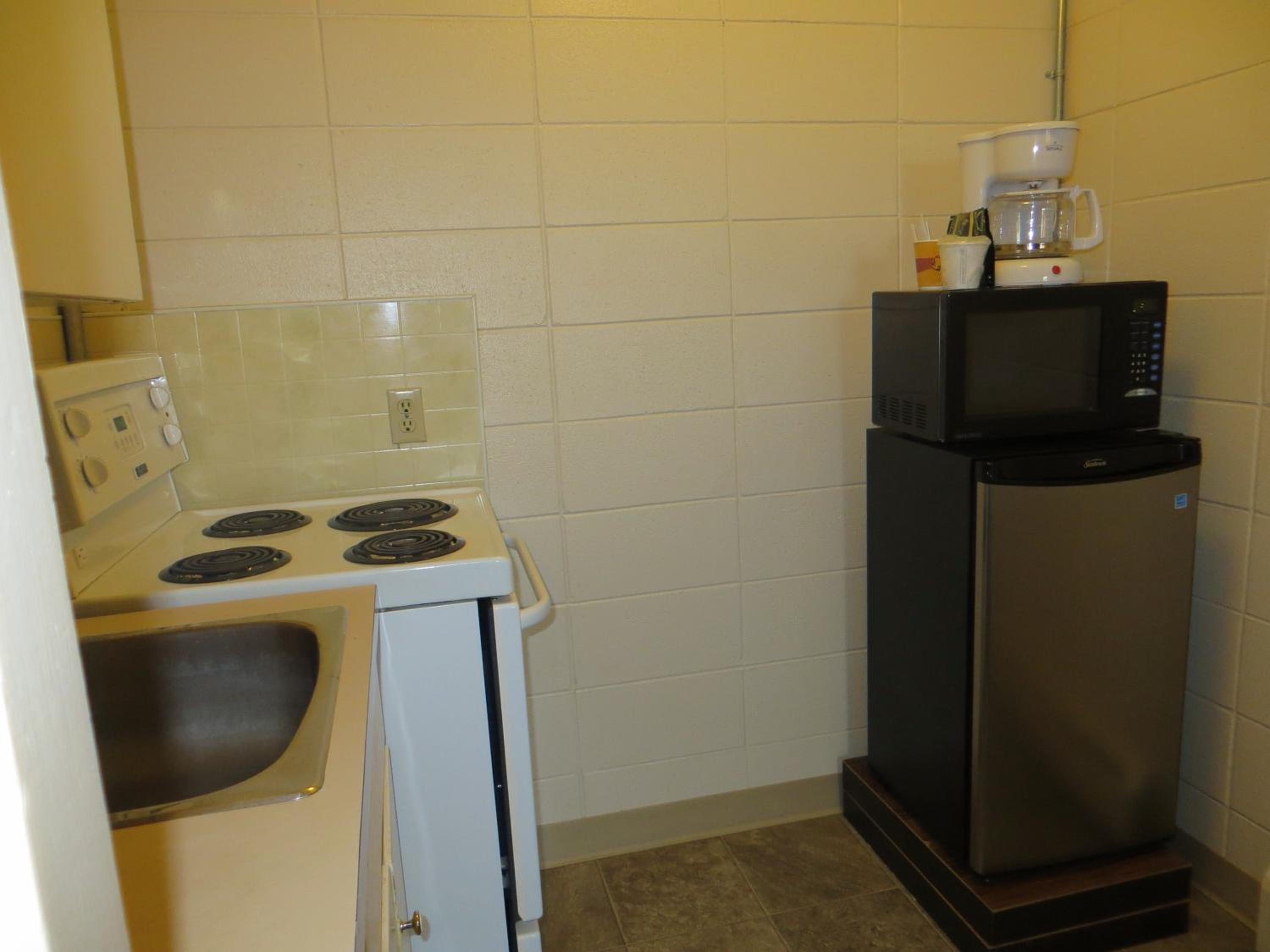Queen Room with Kitchenette photo 3