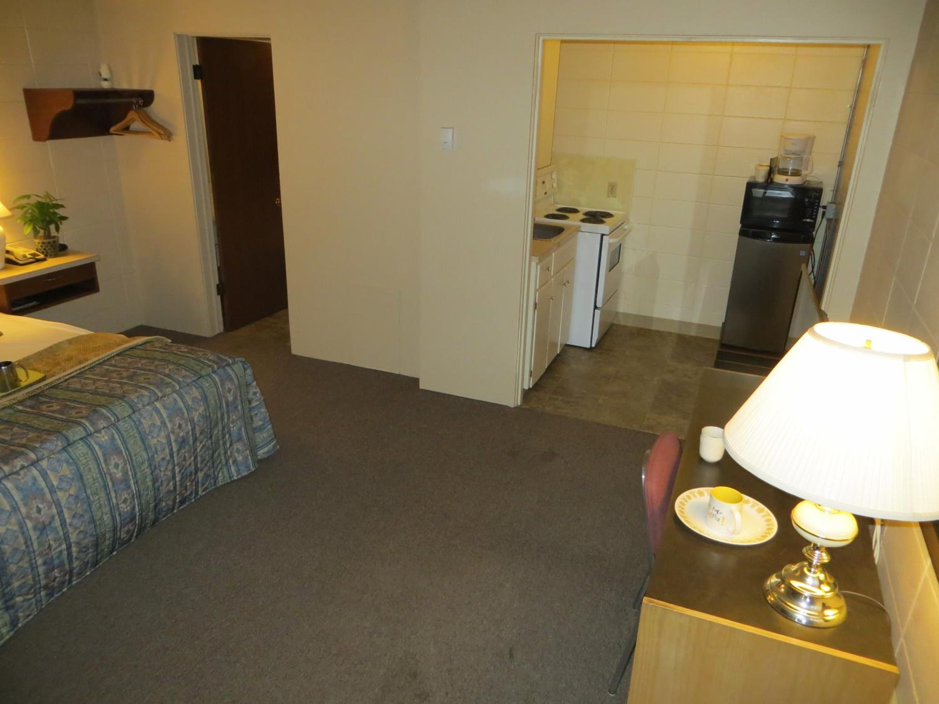Queen Room with Kitchenette photo 1