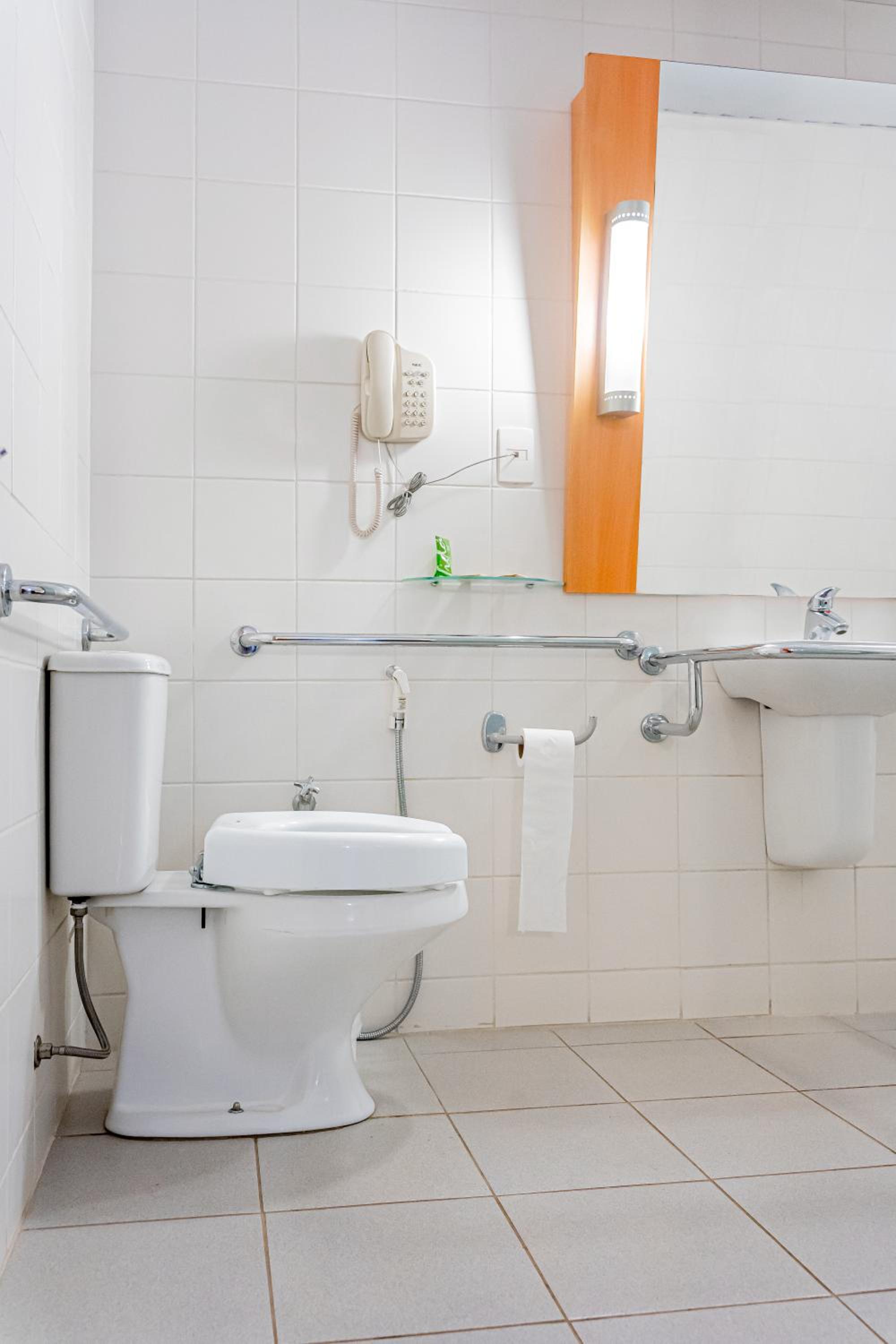 Standard Double Room - Wheelchair Accessible - Photo 11