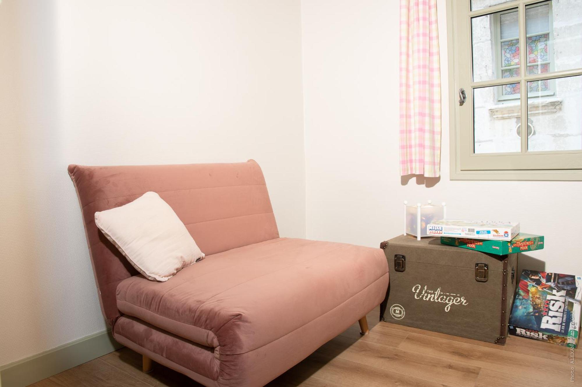 Family Room with Private Bathroom - Photo 7