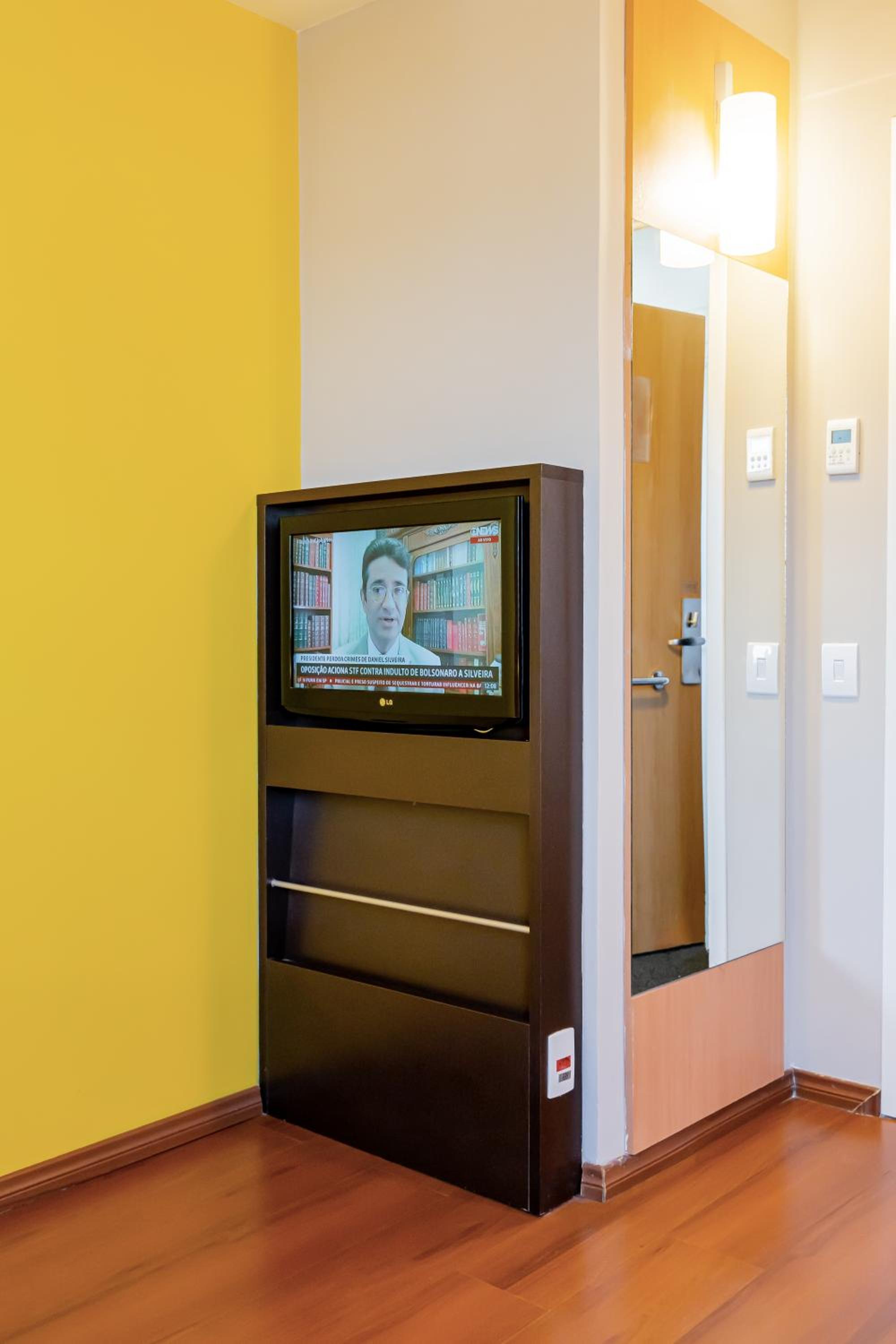 Standard Double Room - Wheelchair Accessible - Photo 9