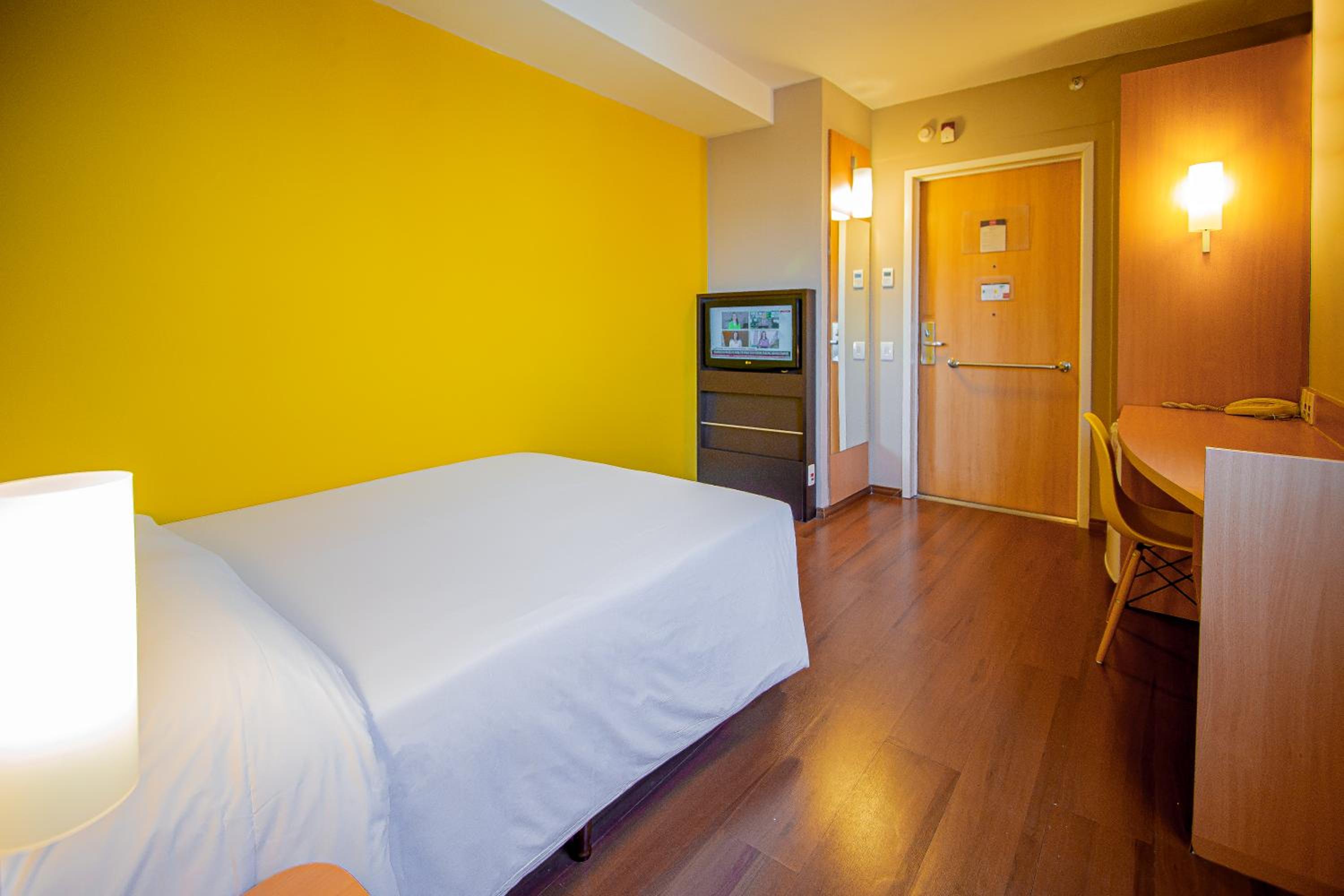 Standard Double Room - Wheelchair Accessible - Photo 8