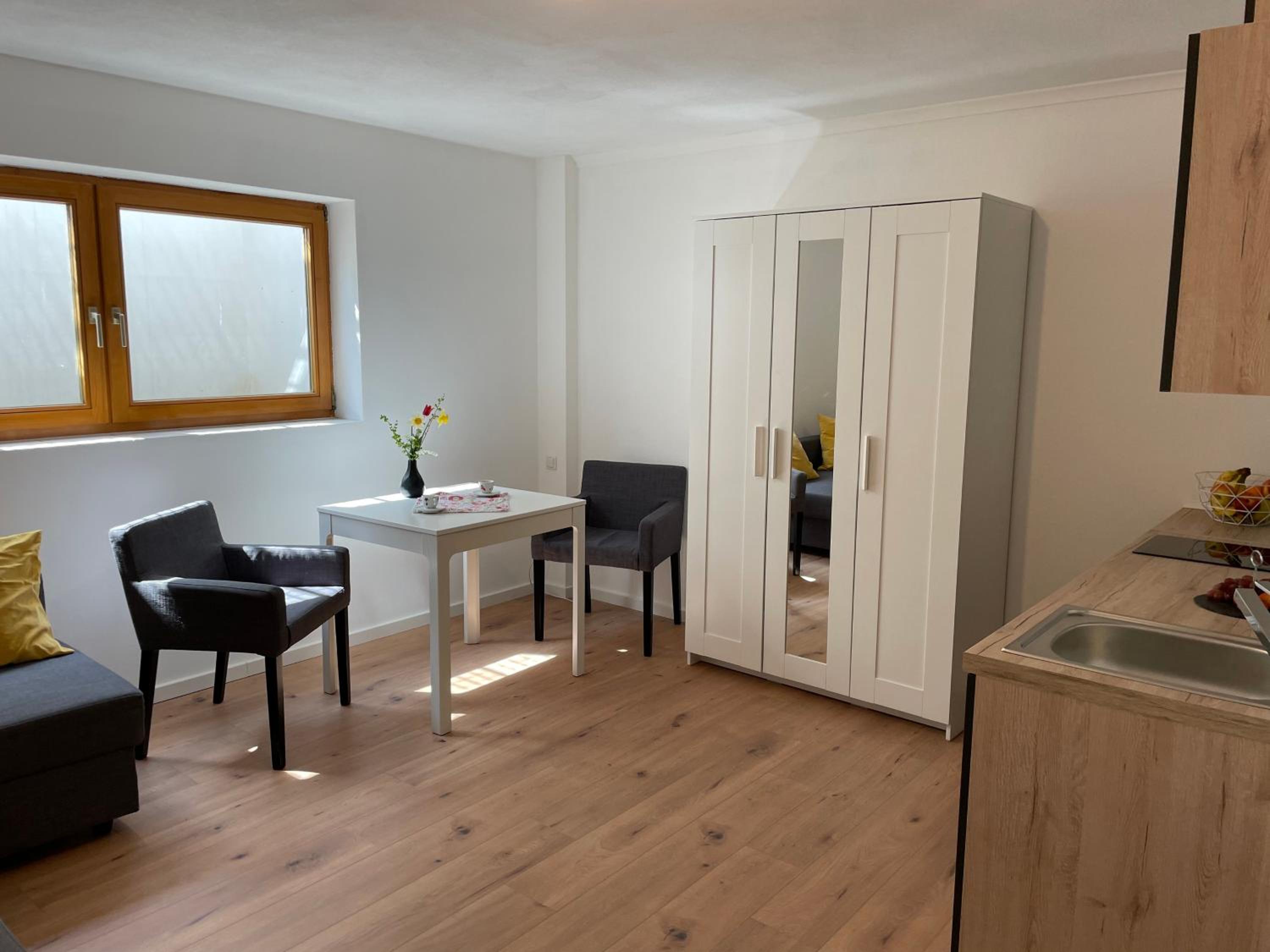 One-Bedroom Apartment photo 1