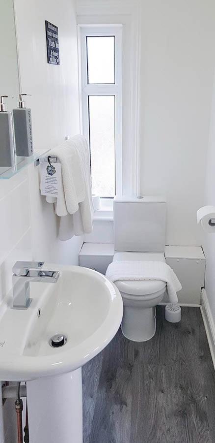 Deluxe King Room - Photo 6