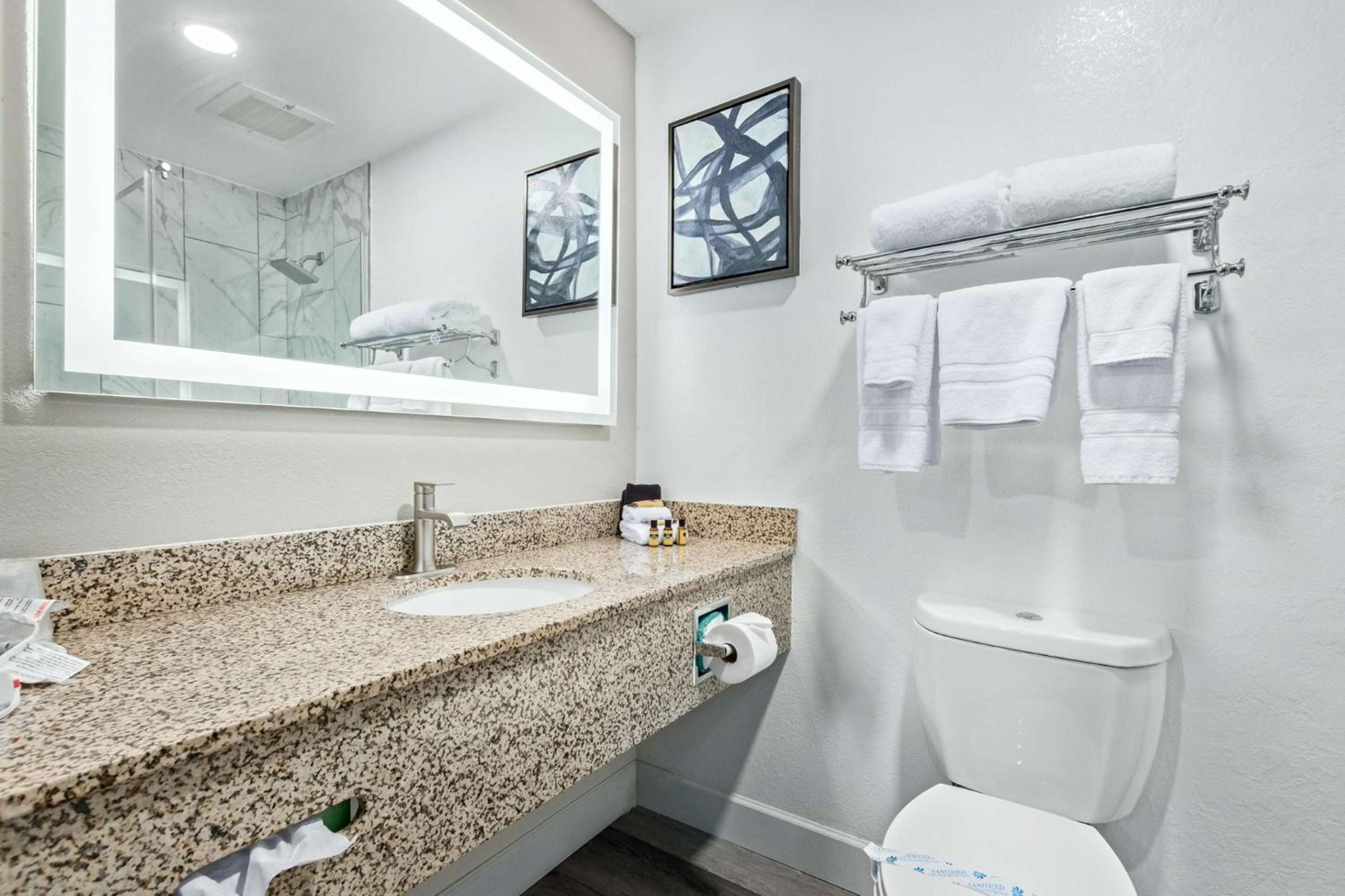 Queen Room with Two Queen Beds and Walk-in Shower - Disability Access - Photo 2