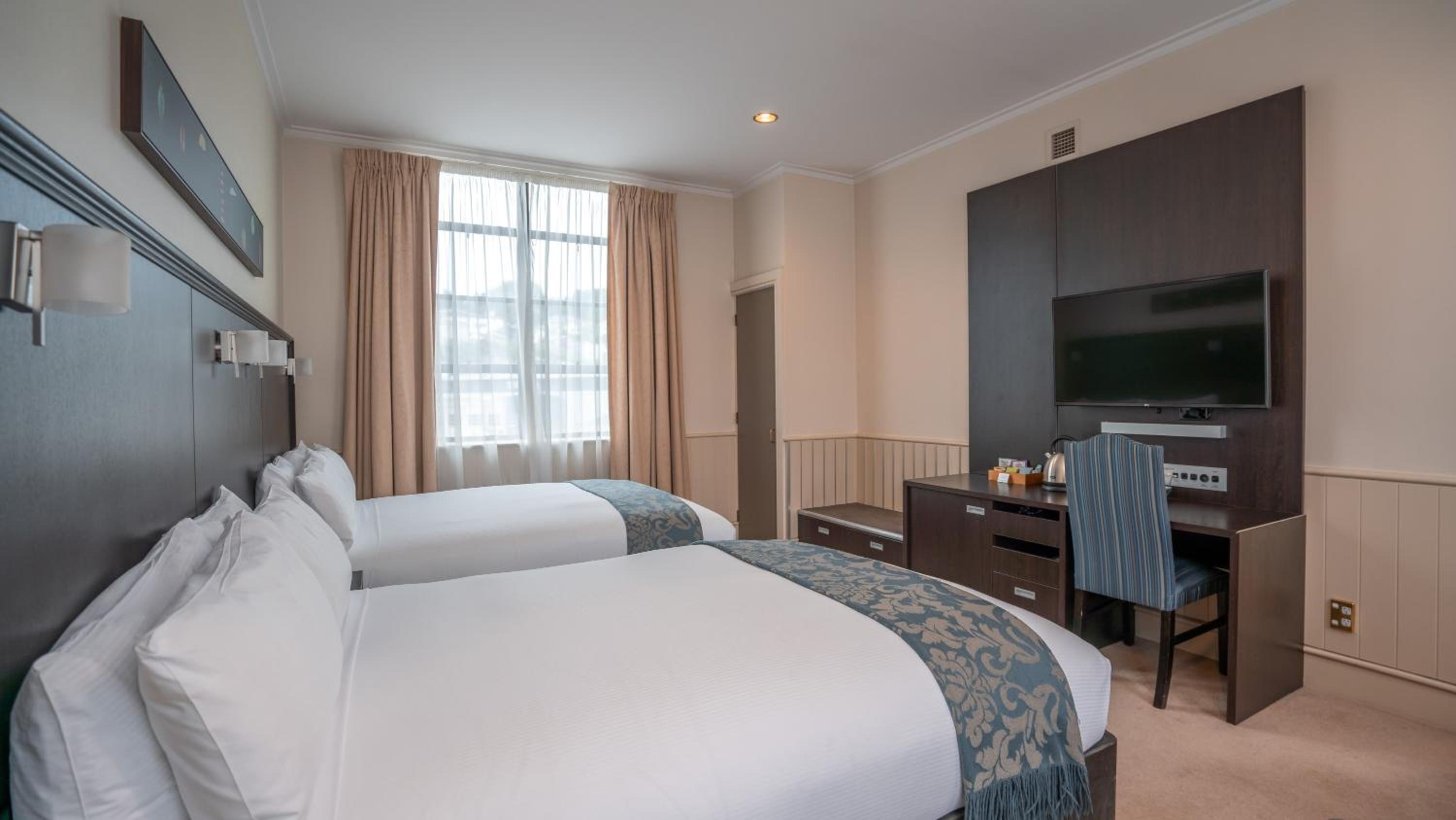 Standard Twin Room - Photo 1