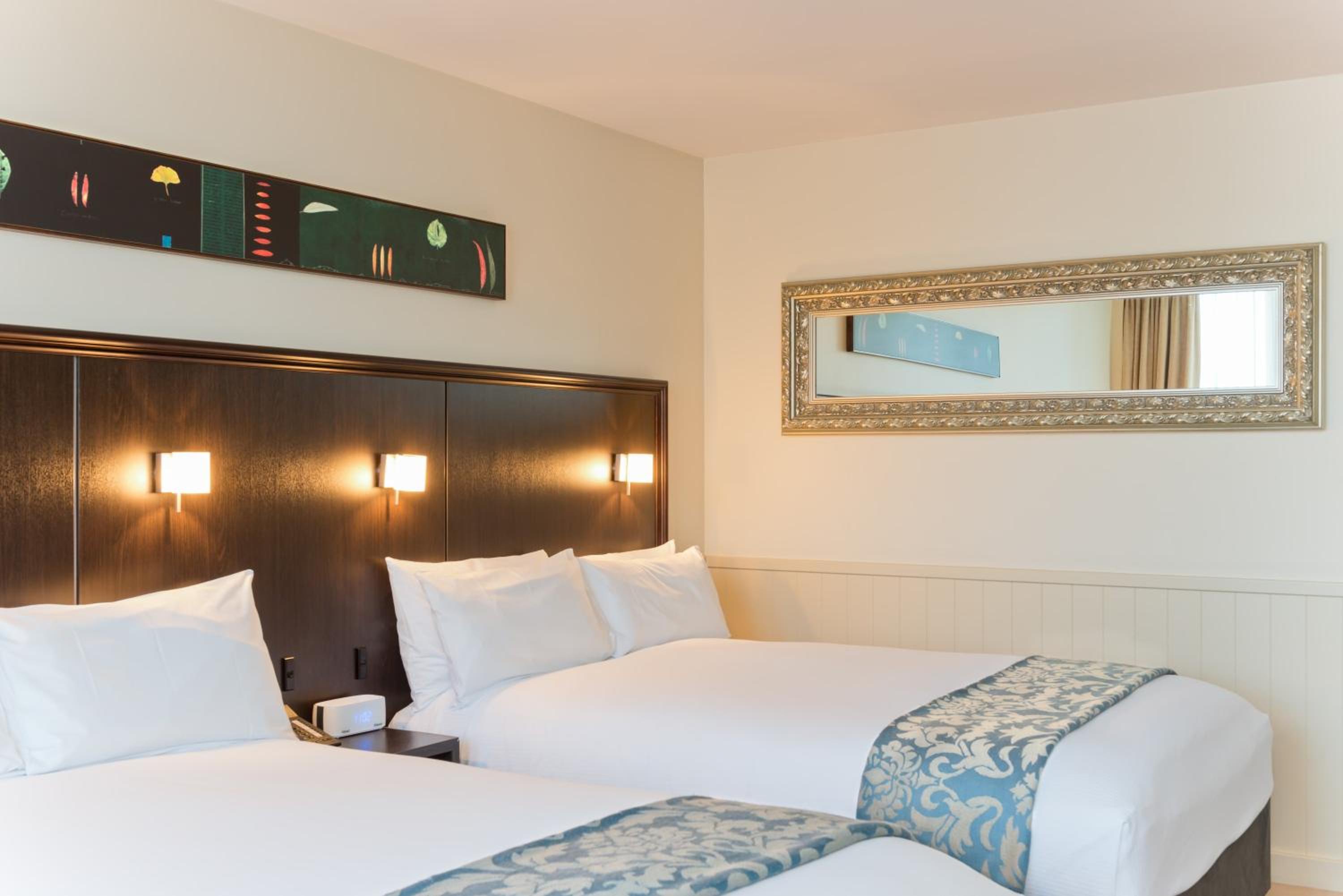 Standard Twin Room - Photo 3
