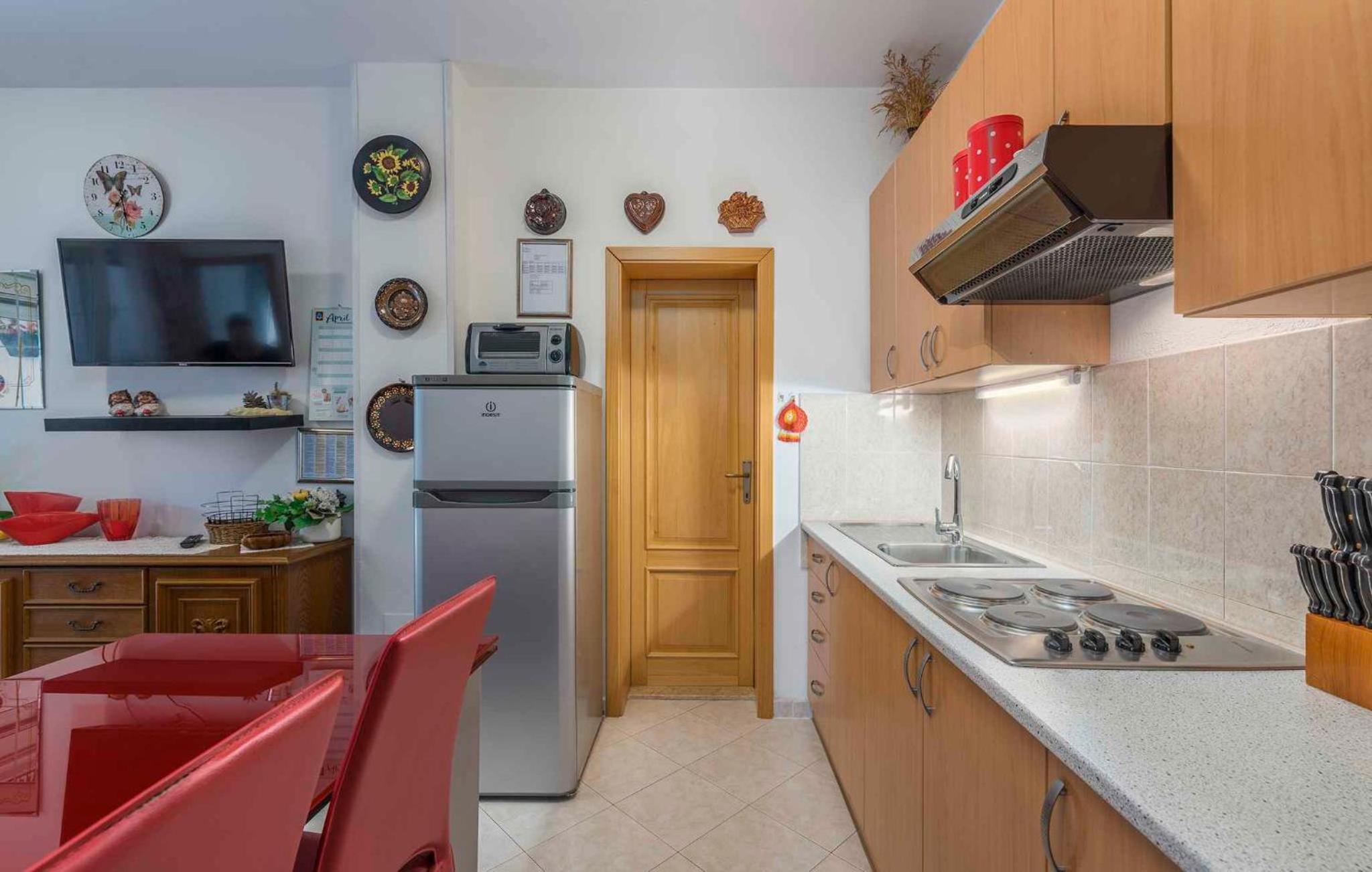 Apartment 2 photo 2