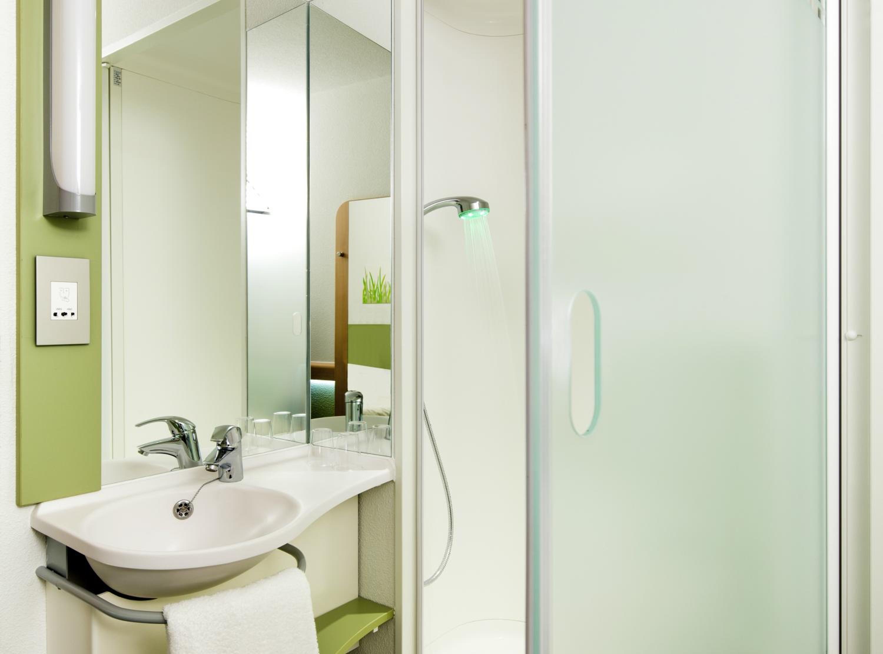 Standard Triple Room - Photo 12