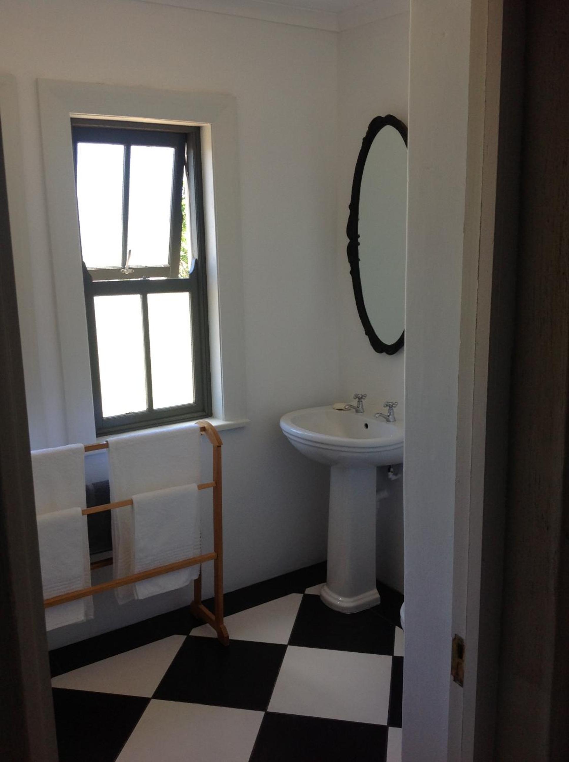 Double Room with Patio - Photo 19