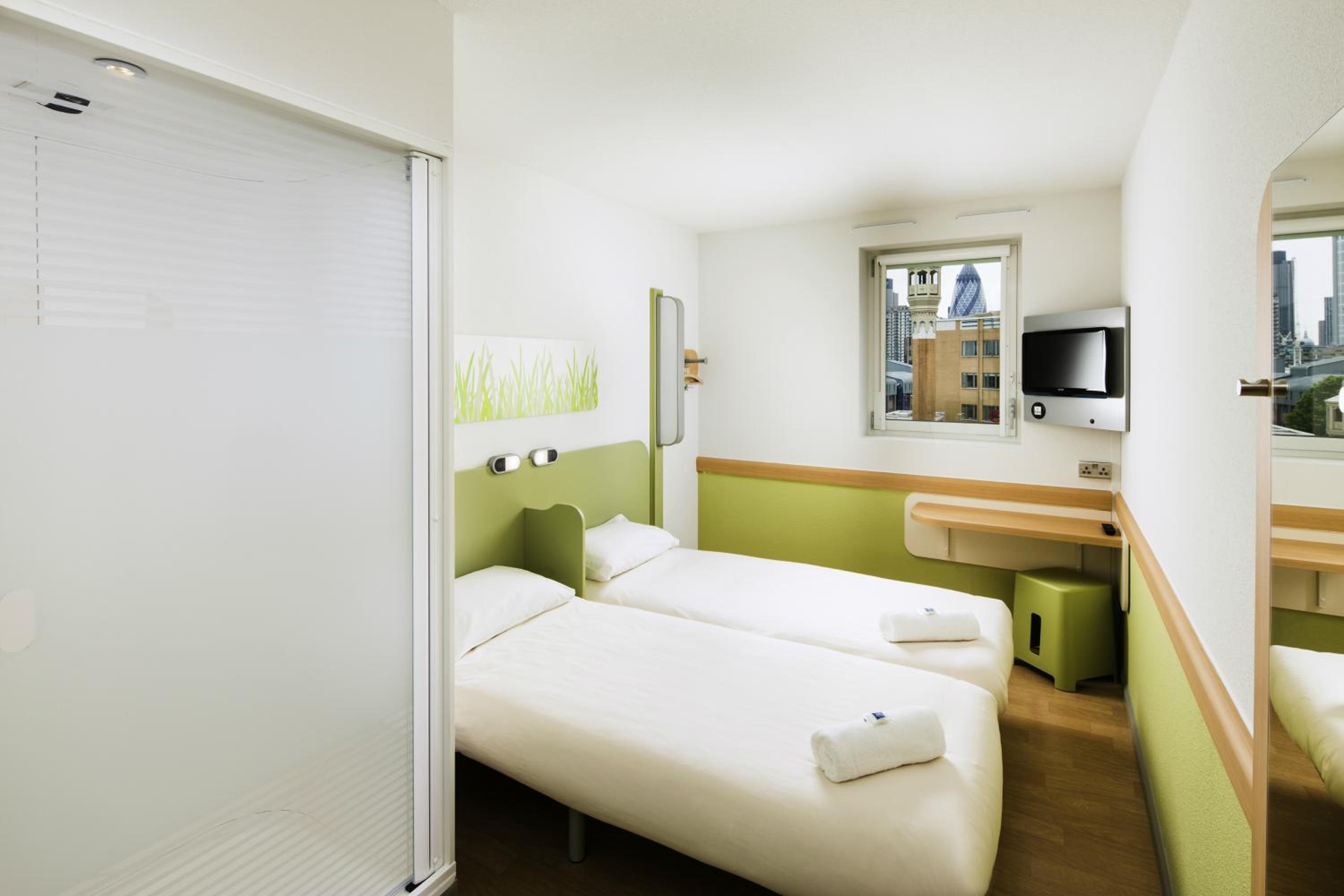 Standard Twin Room - Photo 10