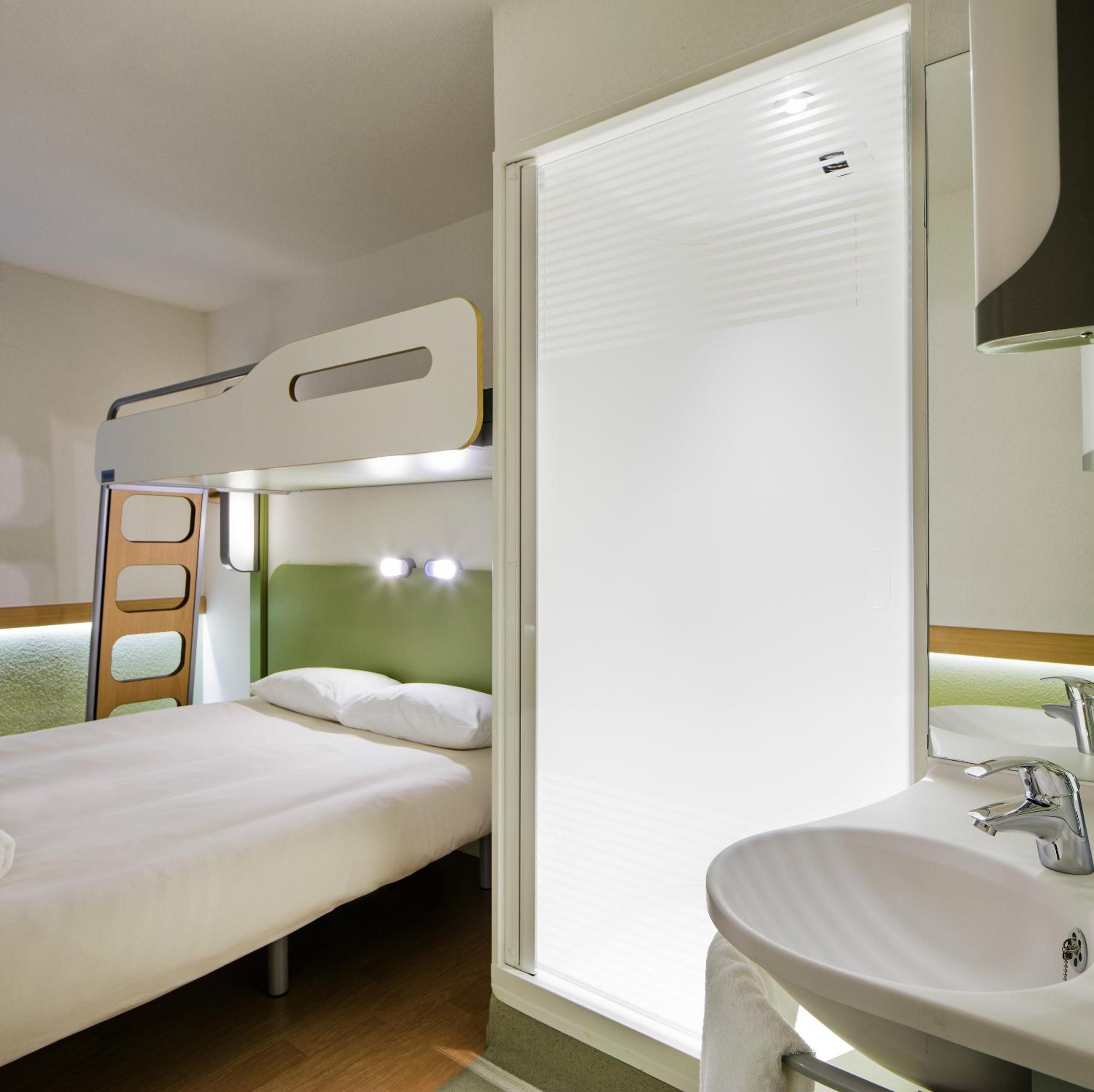 Standard Triple Room - Photo 9