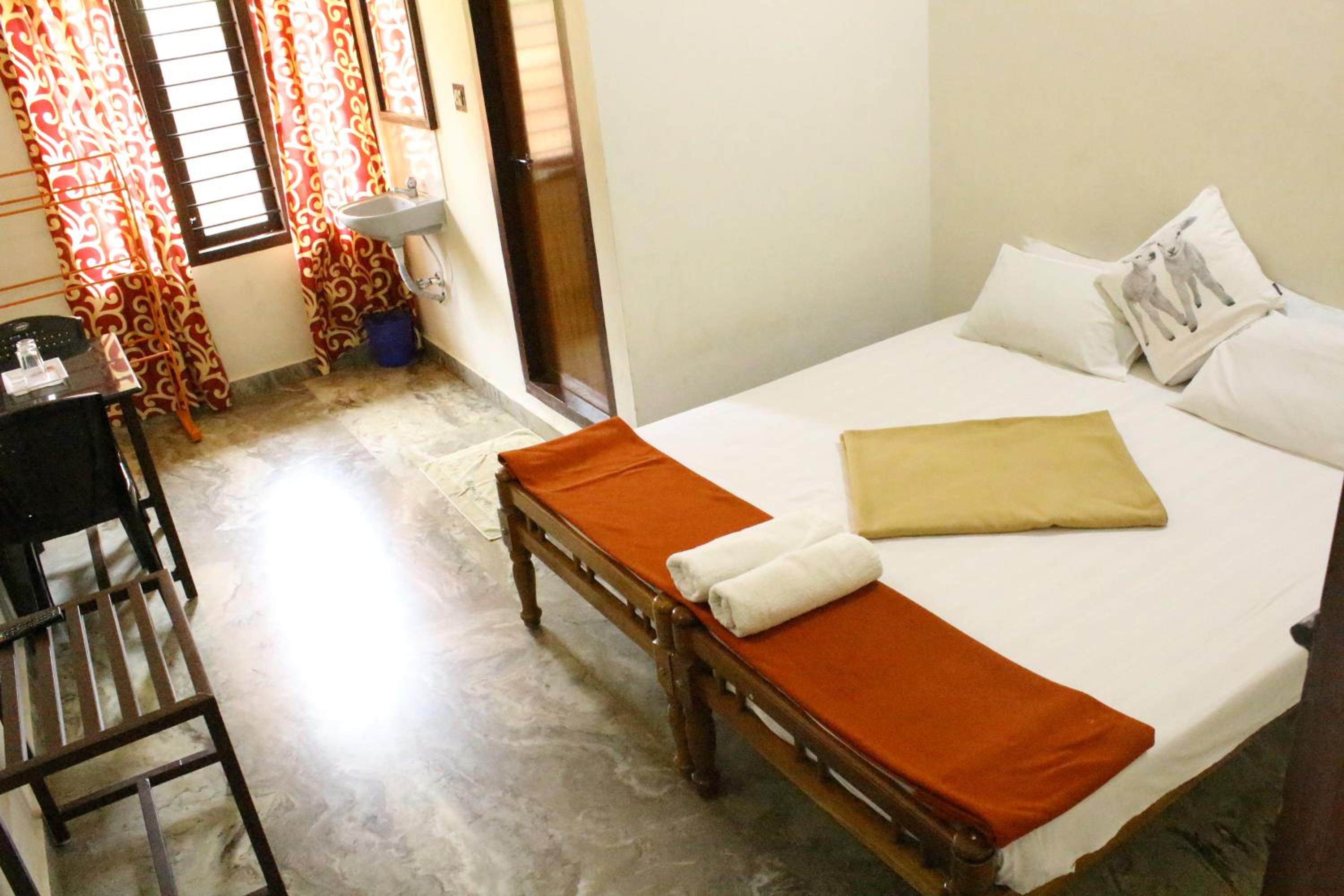Single Room with Bathroom photo 1