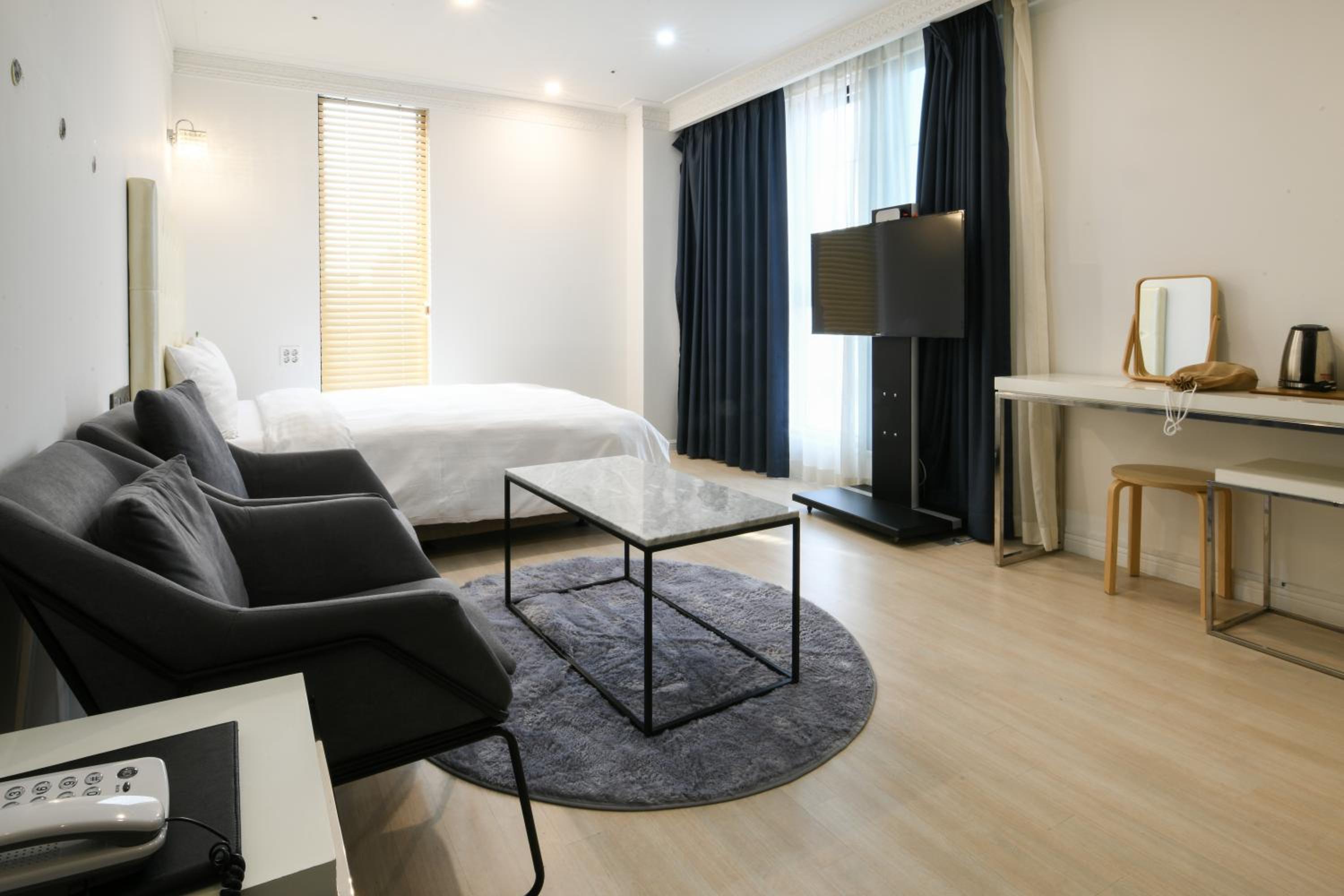 Deluxe Double Room with Bath photo 3
