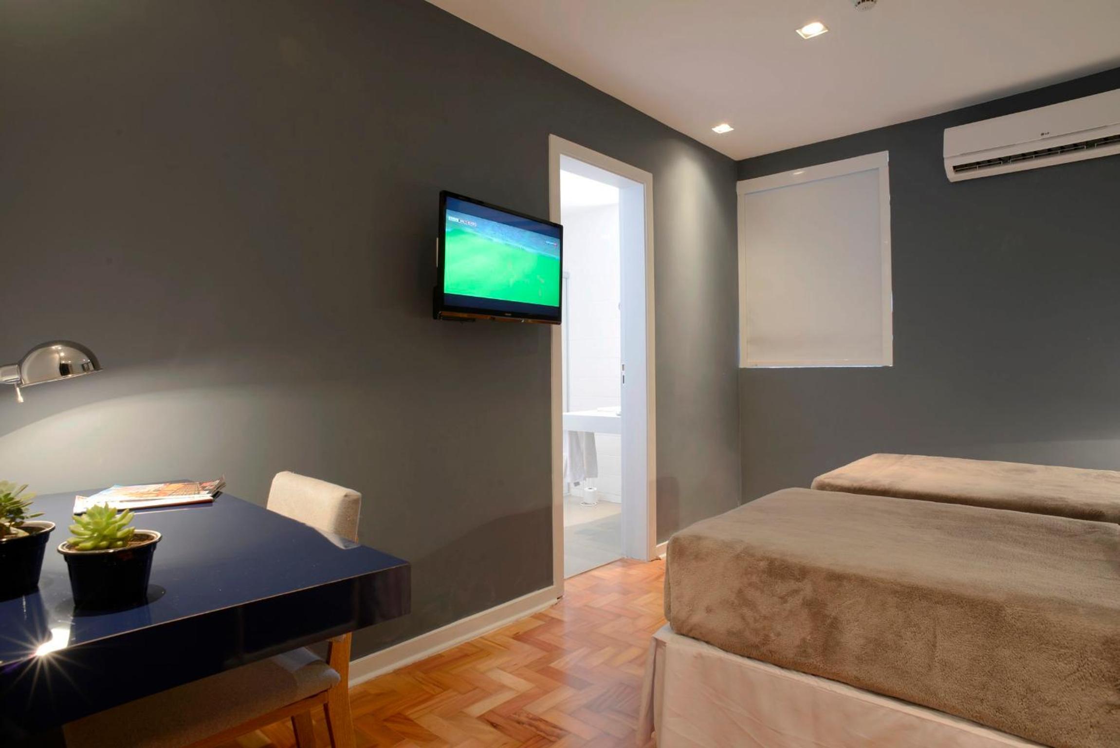 Superior Twin Room thumbnail 5