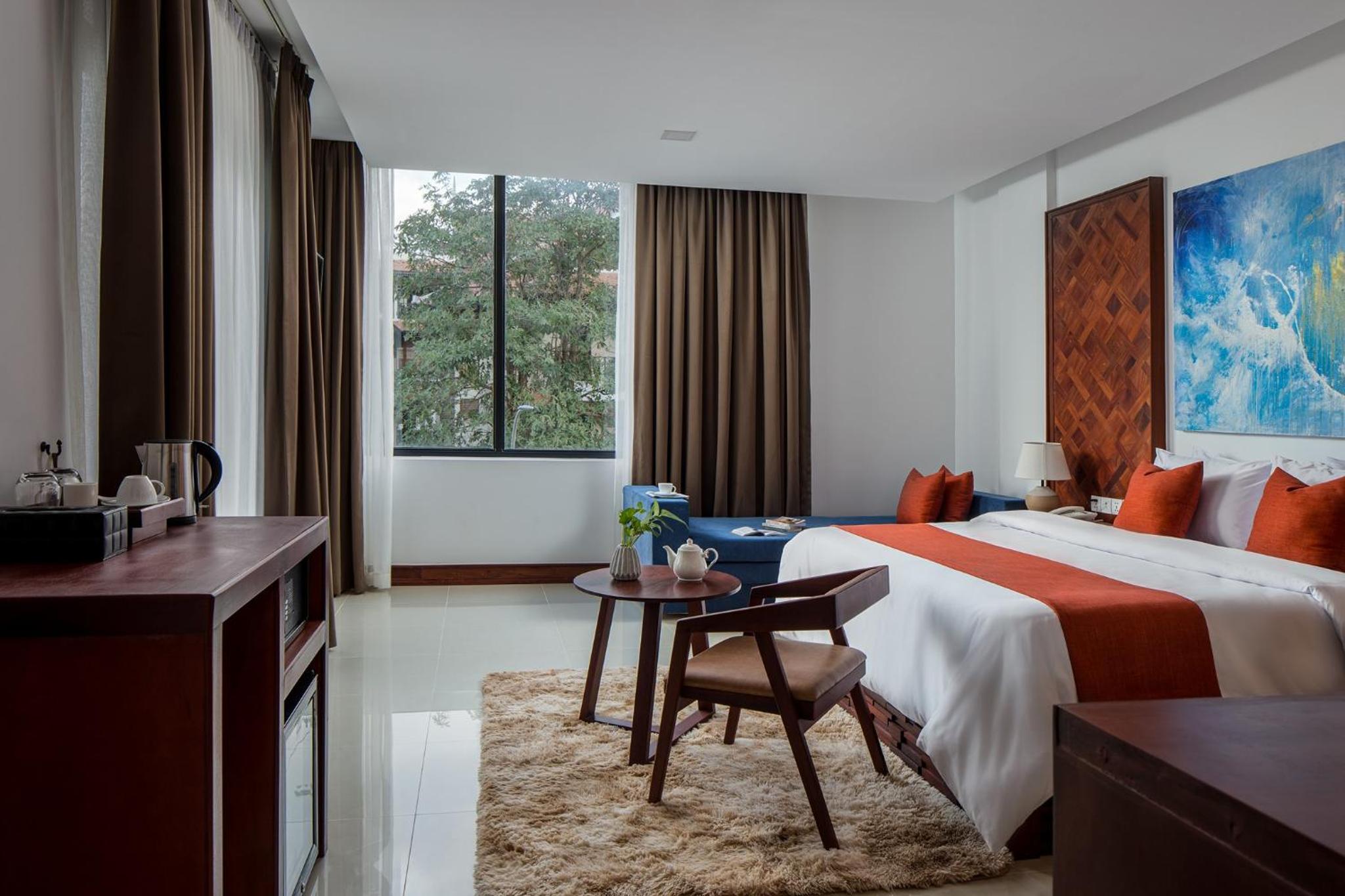 Junior Suite with Balcony - Photo 3