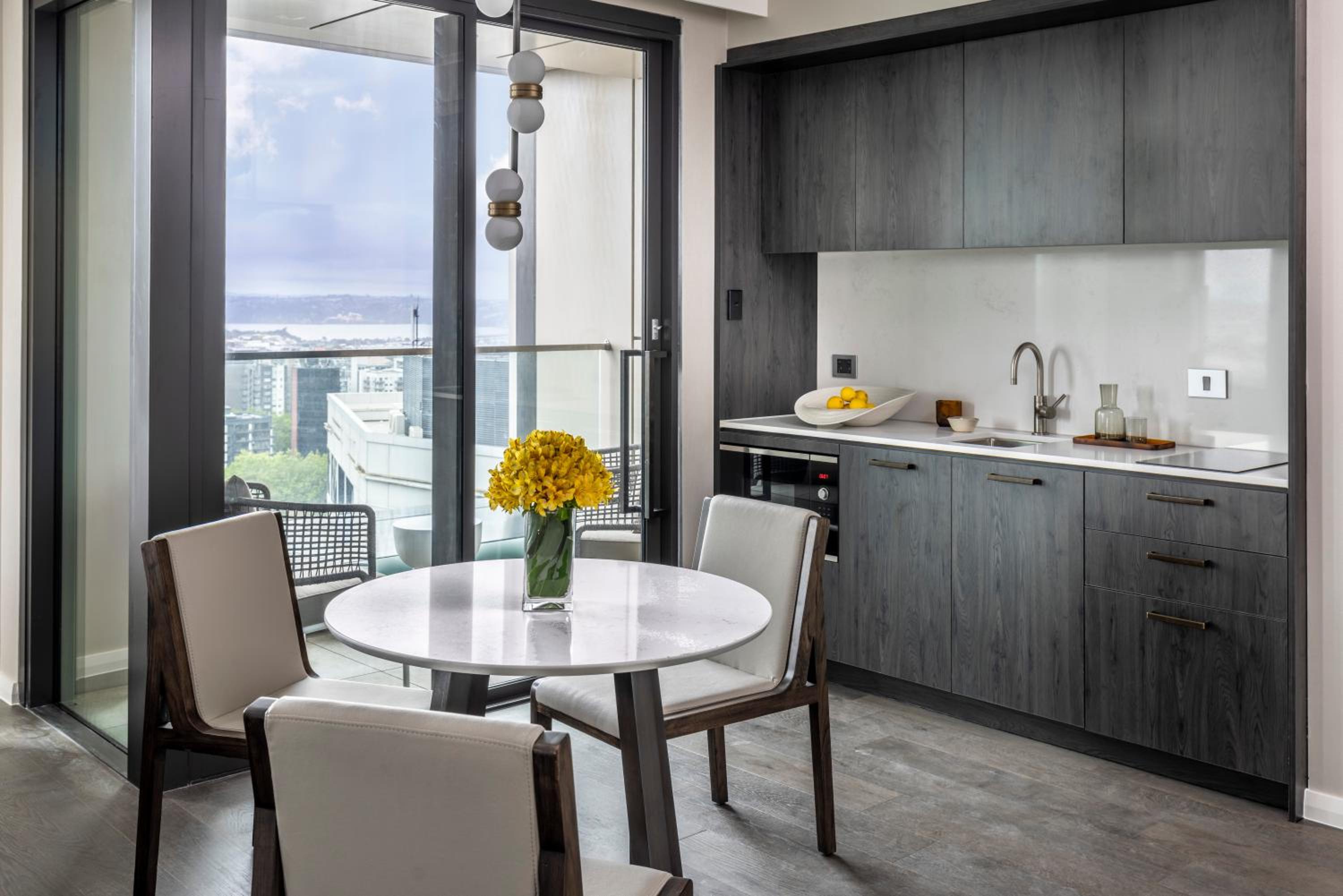 Executive Suite with Club Access - Photo 5