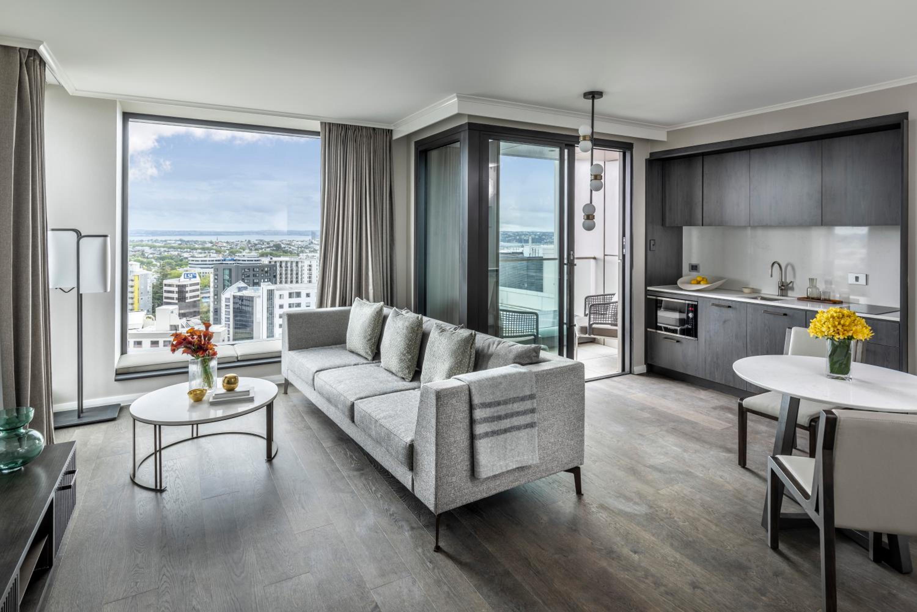 Executive Suite with Club Access - Photo 4