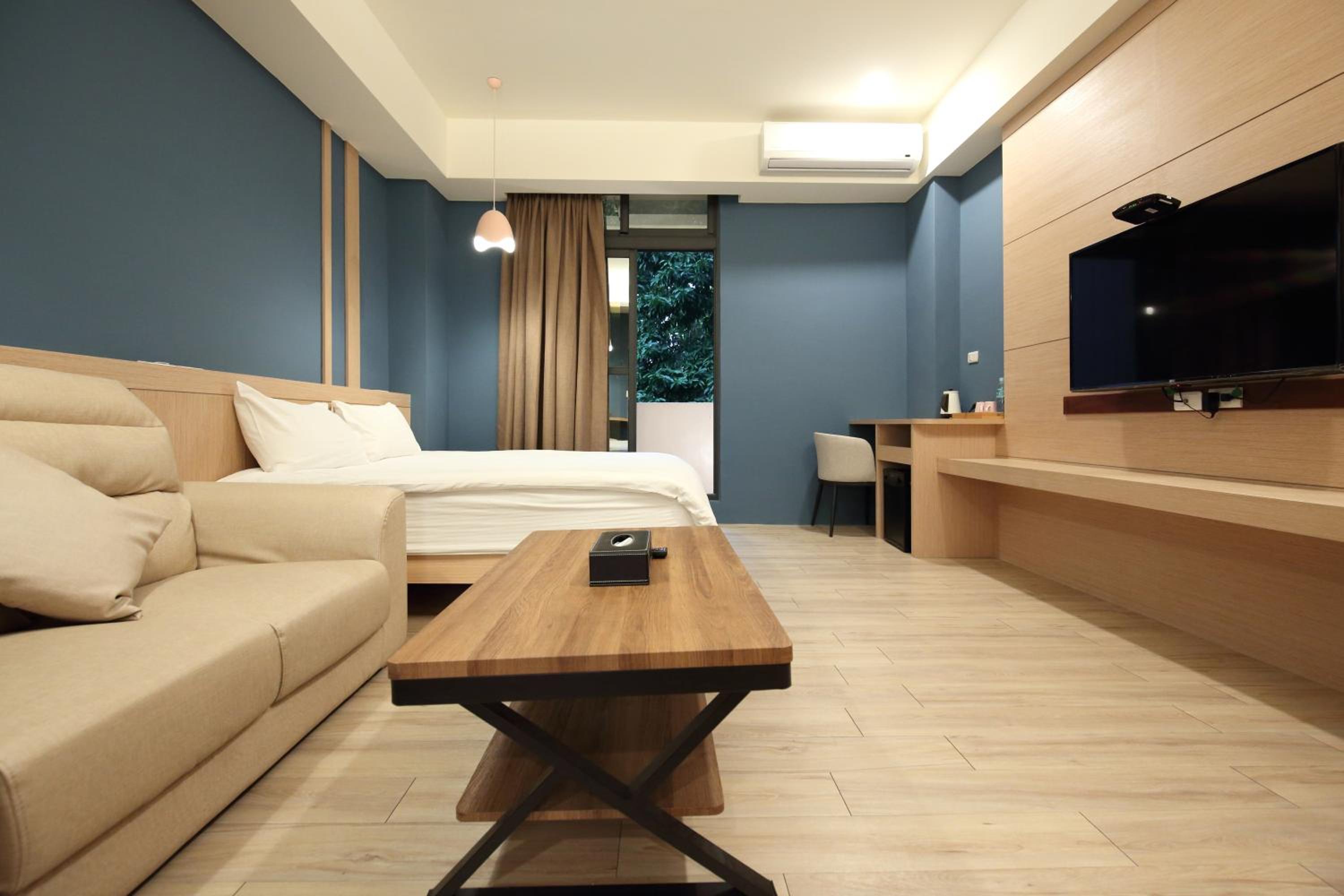 Queen Room with Balcony photo 2