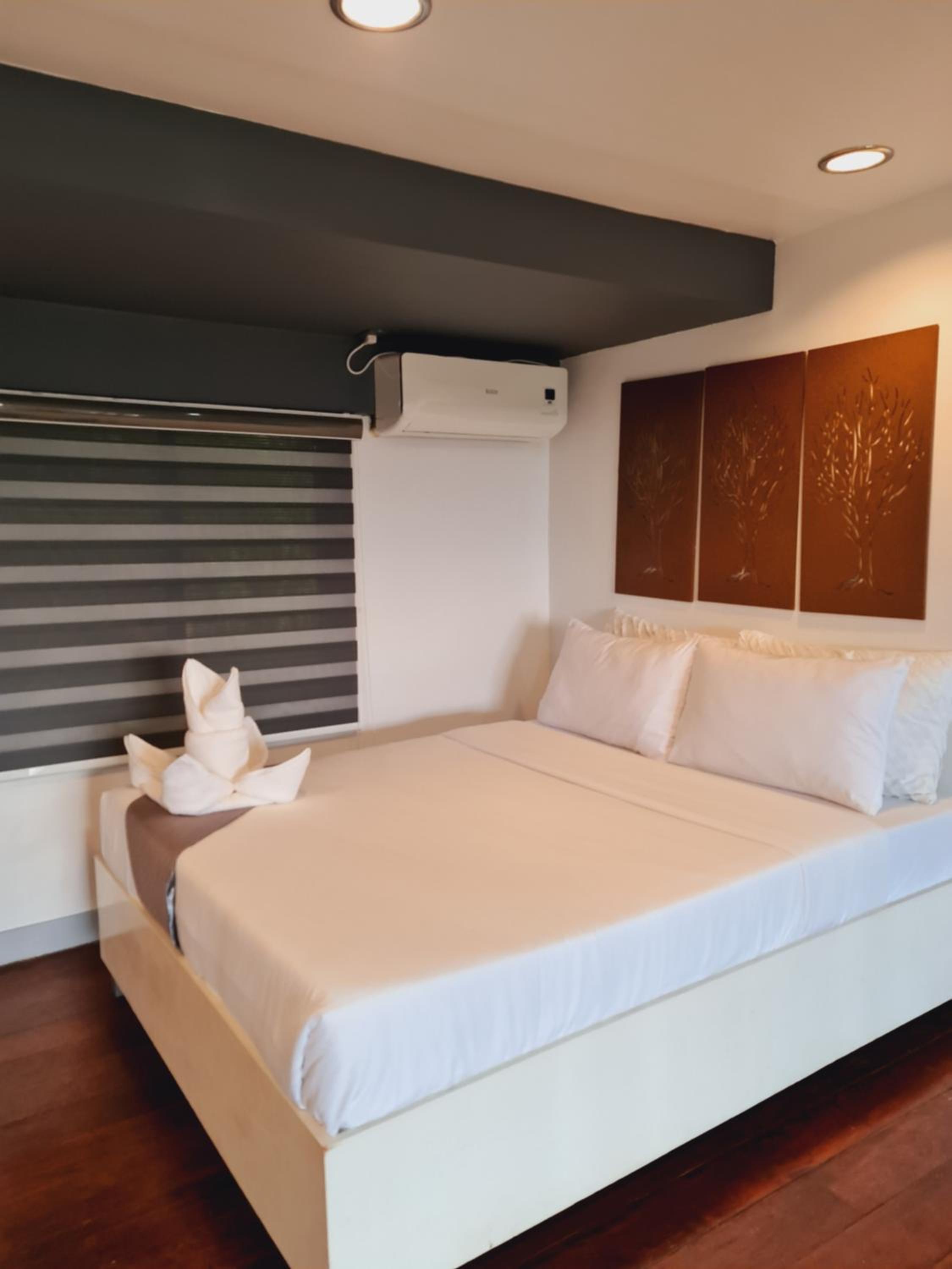 Duplex Suite - Photo 10