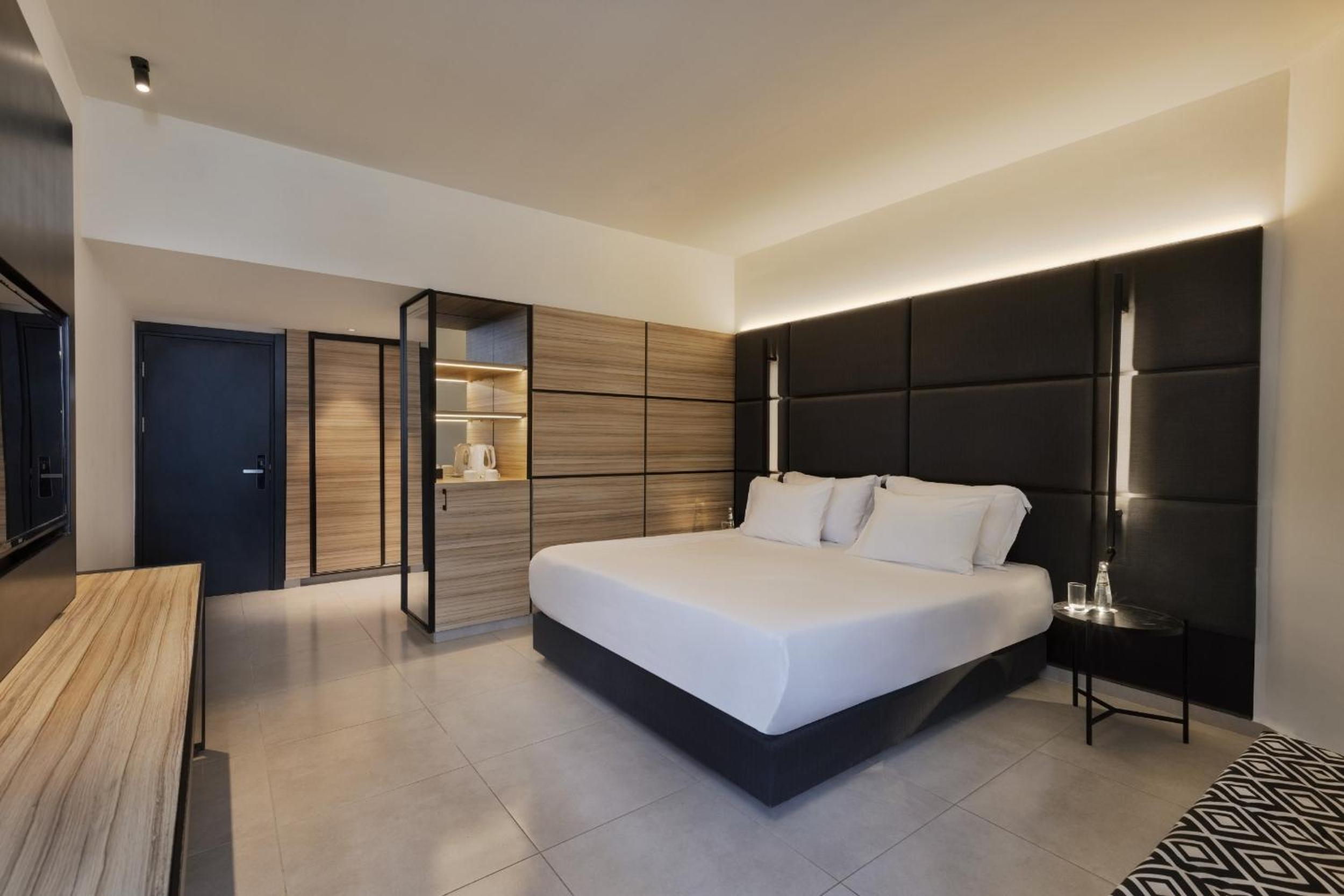 Kinneret Garden Room