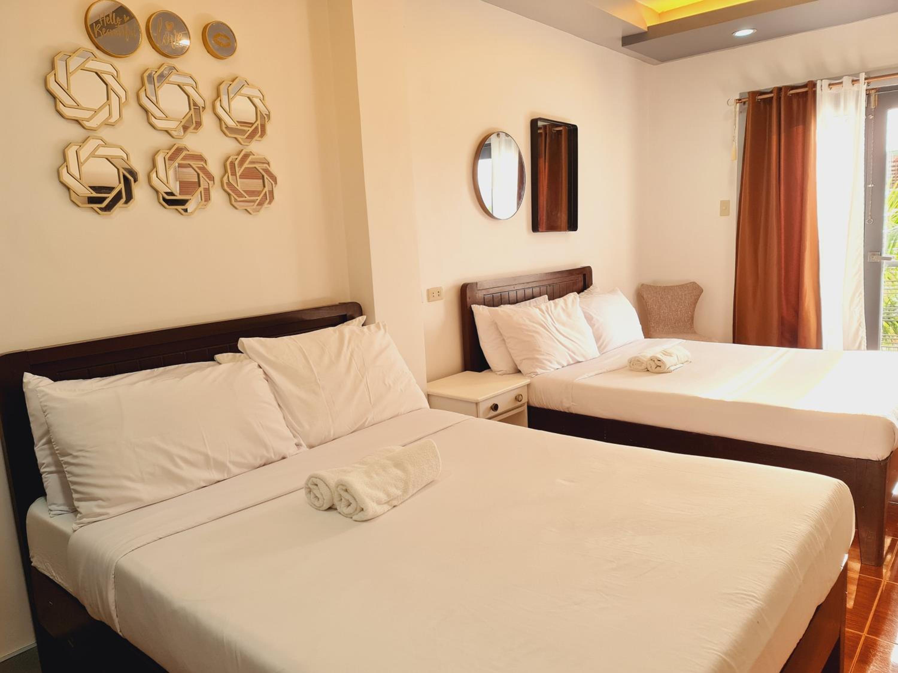 Quadruple Room with Sea View - Photo 3