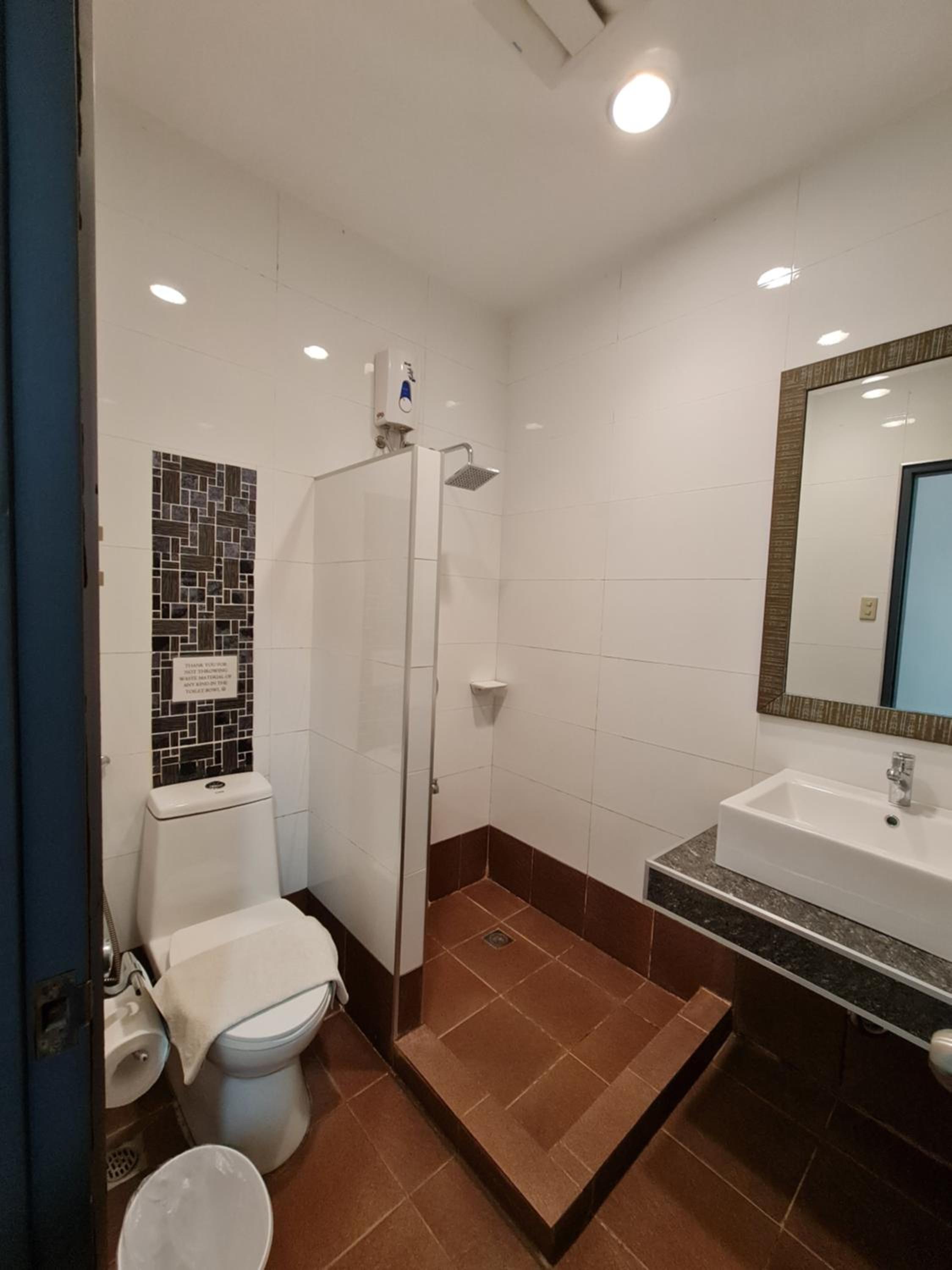 Quadruple Room with Sea View - Photo 10